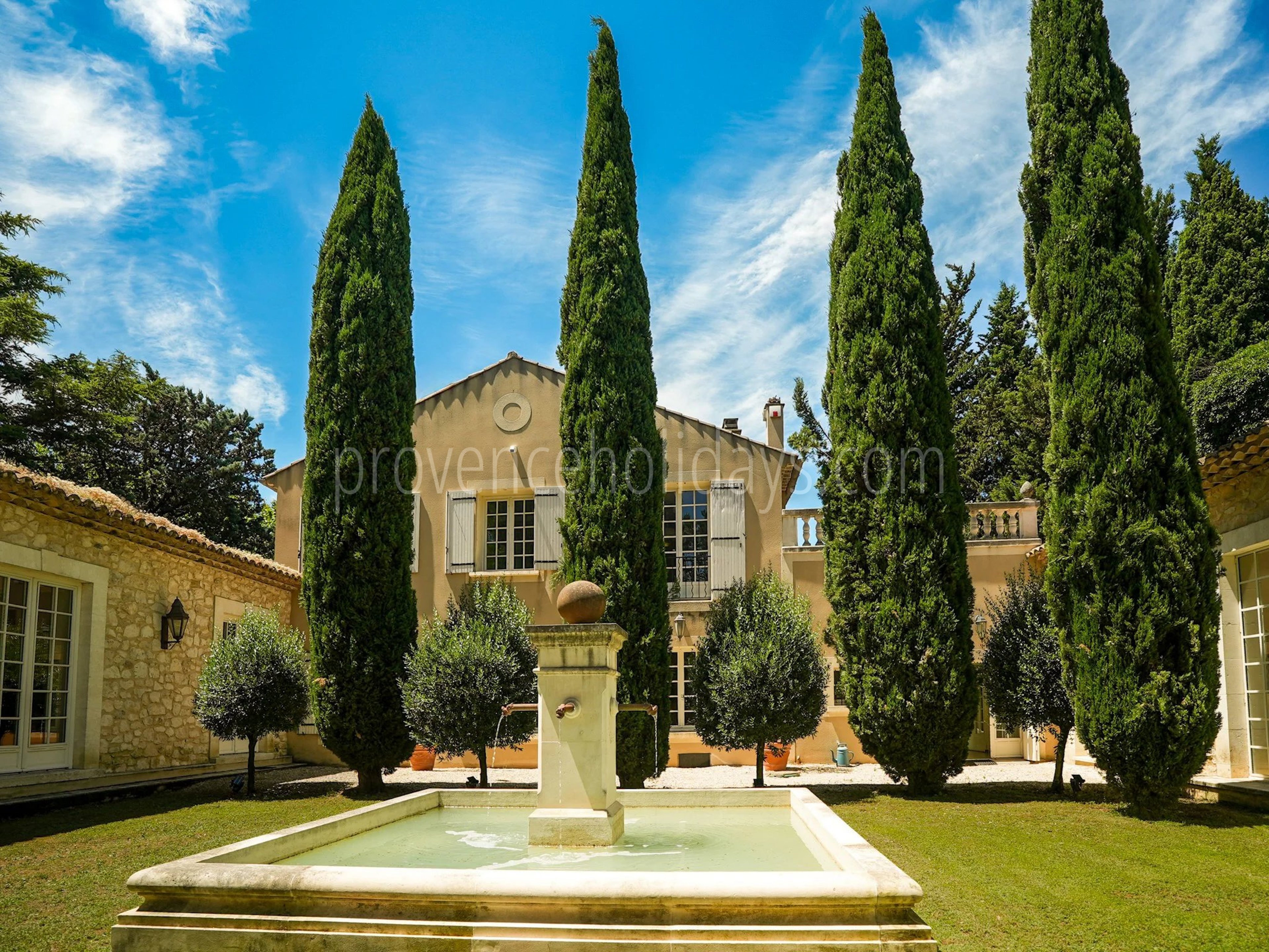 7 - Stone estate in Eygalières: Villa: Exterior