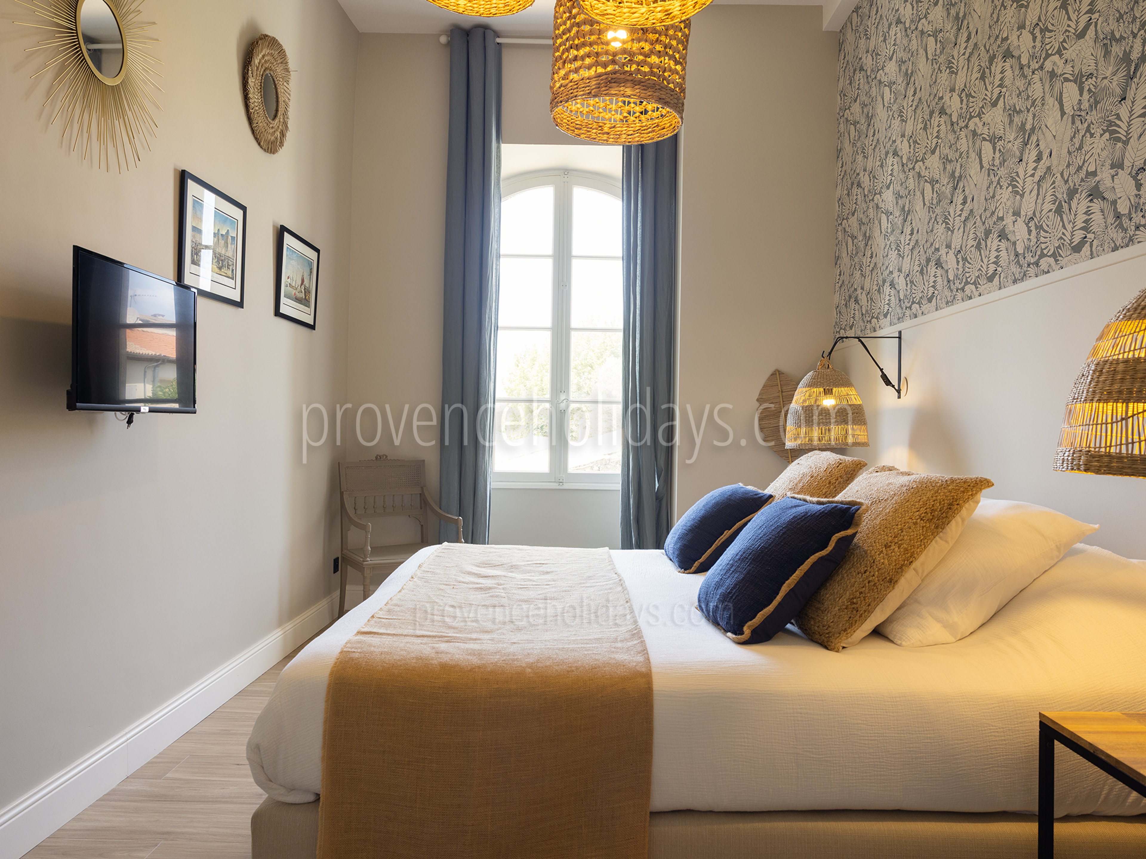 43 - La Bâtisse d\'Uzès: Villa: Bedroom
