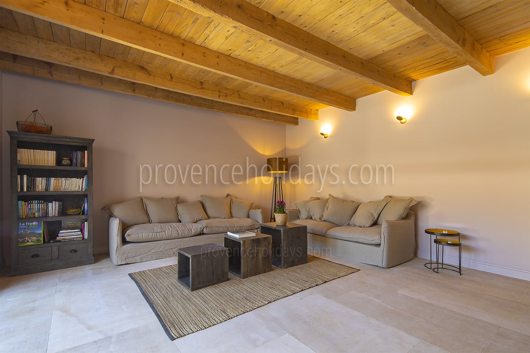 19 - Mas des Lions: Villa: Interior