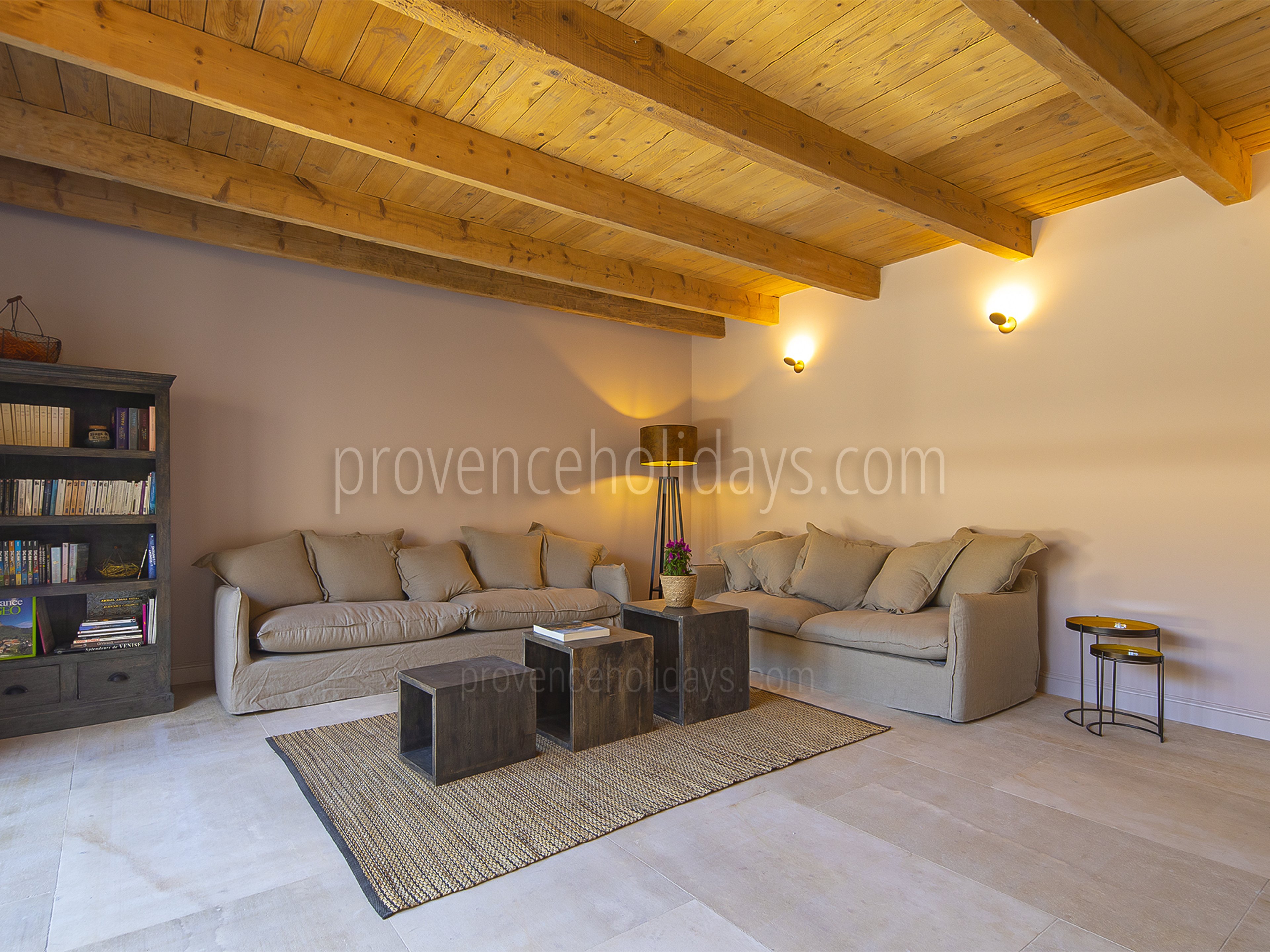 19 - Mas des Lions: Villa: Interior