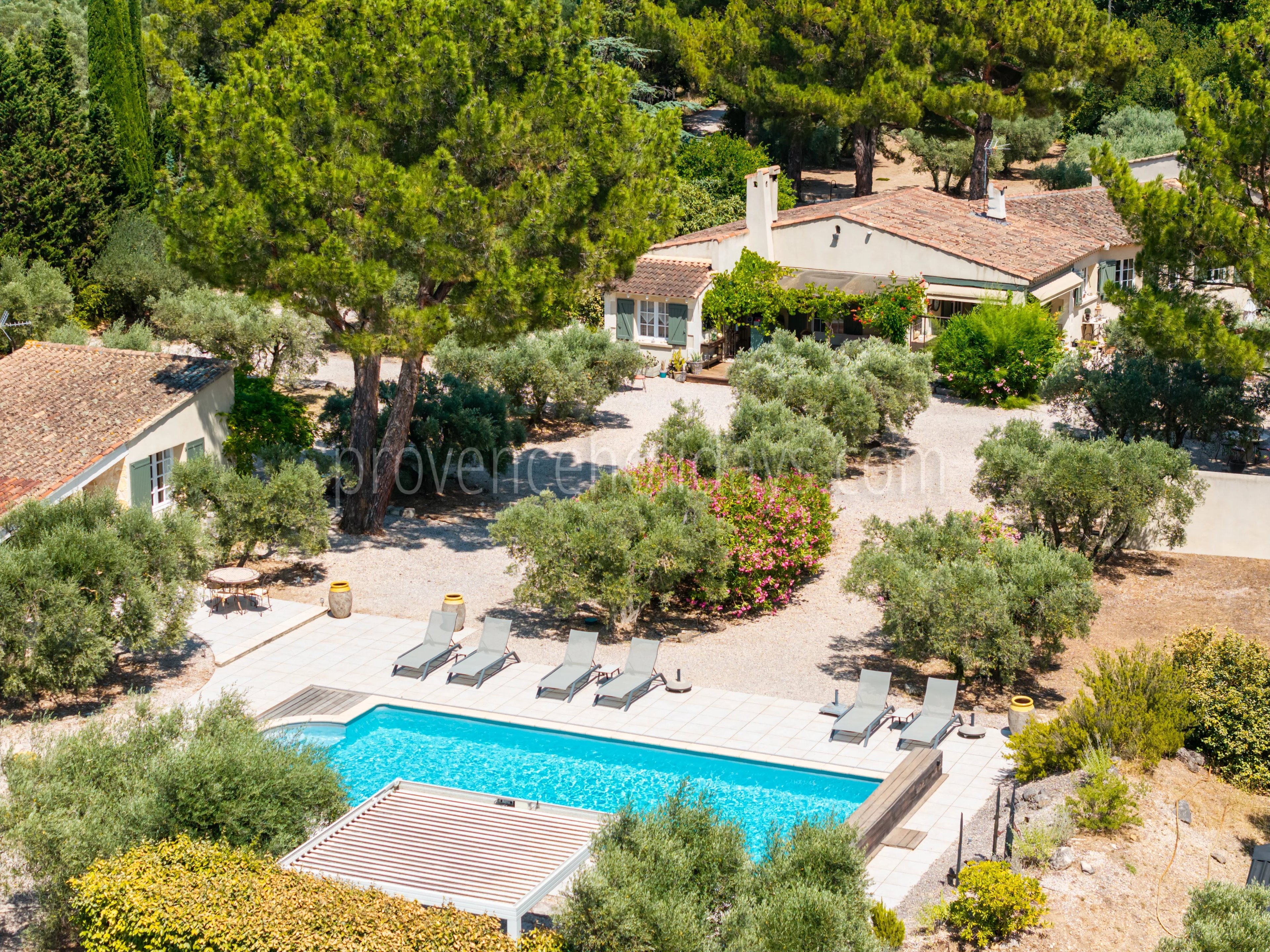 1 - Villa with outbuildings in Mouriès: Villa: Pool
