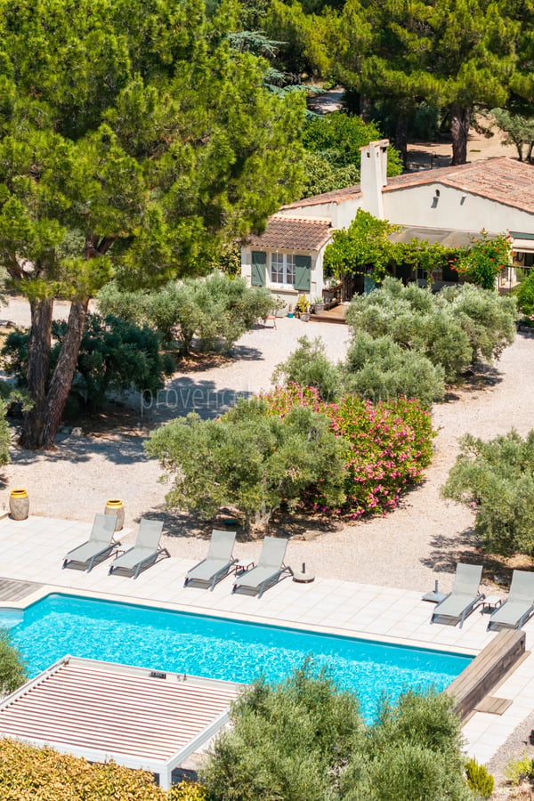 1 - Villa with outbuildings in Mouriès: Villa: Pool