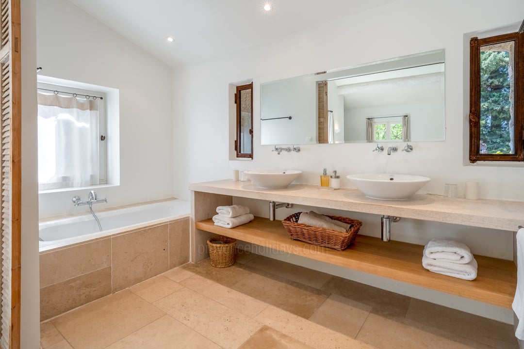 43 - Le Mas des Vignes: Villa: Bathroom