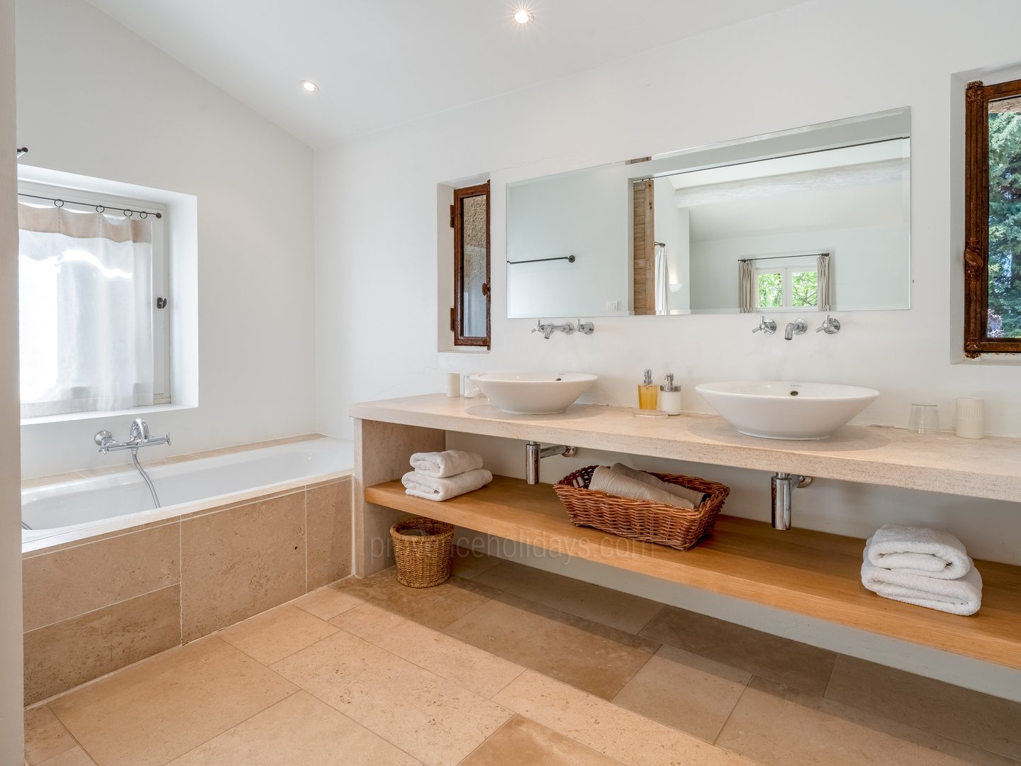 43 - Le Mas des Vignes: Villa: Bathroom