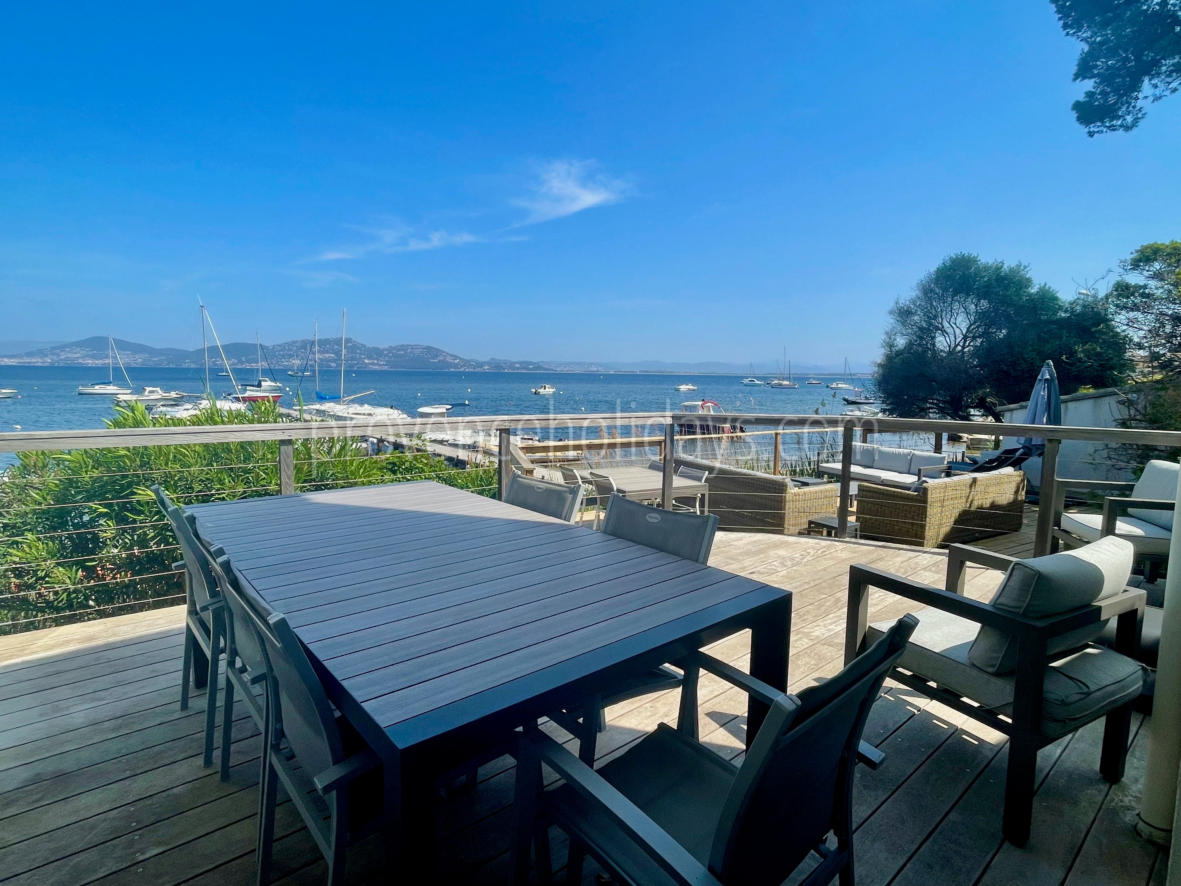 6 - Villa Les Pieds Dans L\'eau: Villa: Exterior