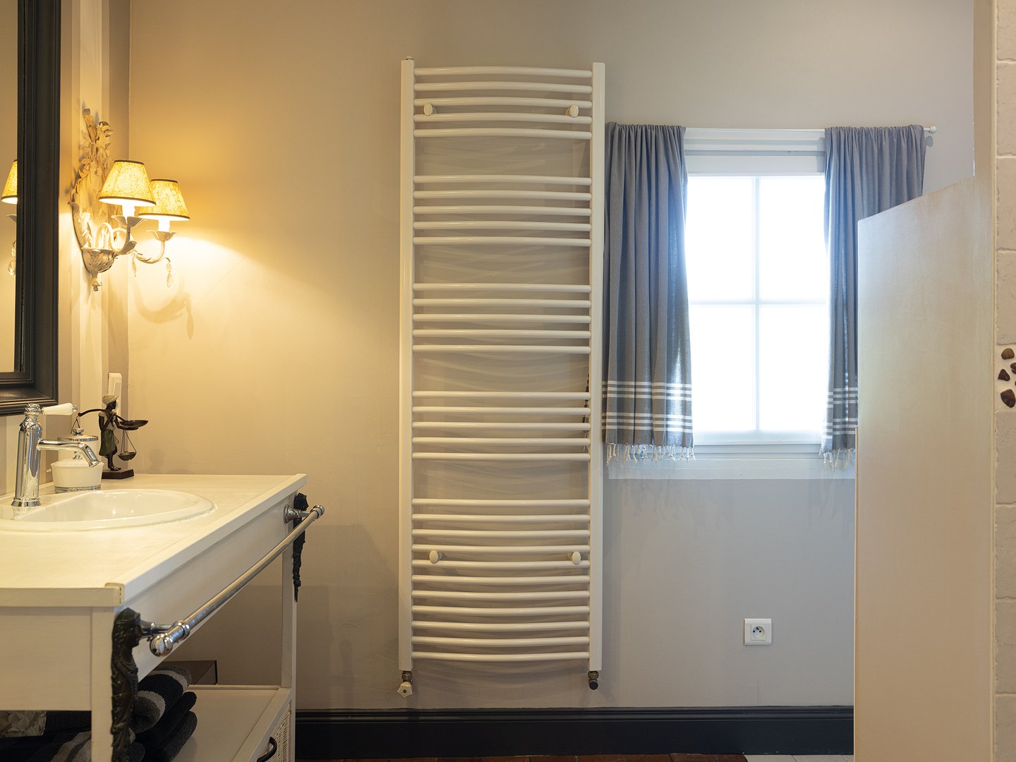 41 - Mas Le Thor: Villa: Bathroom