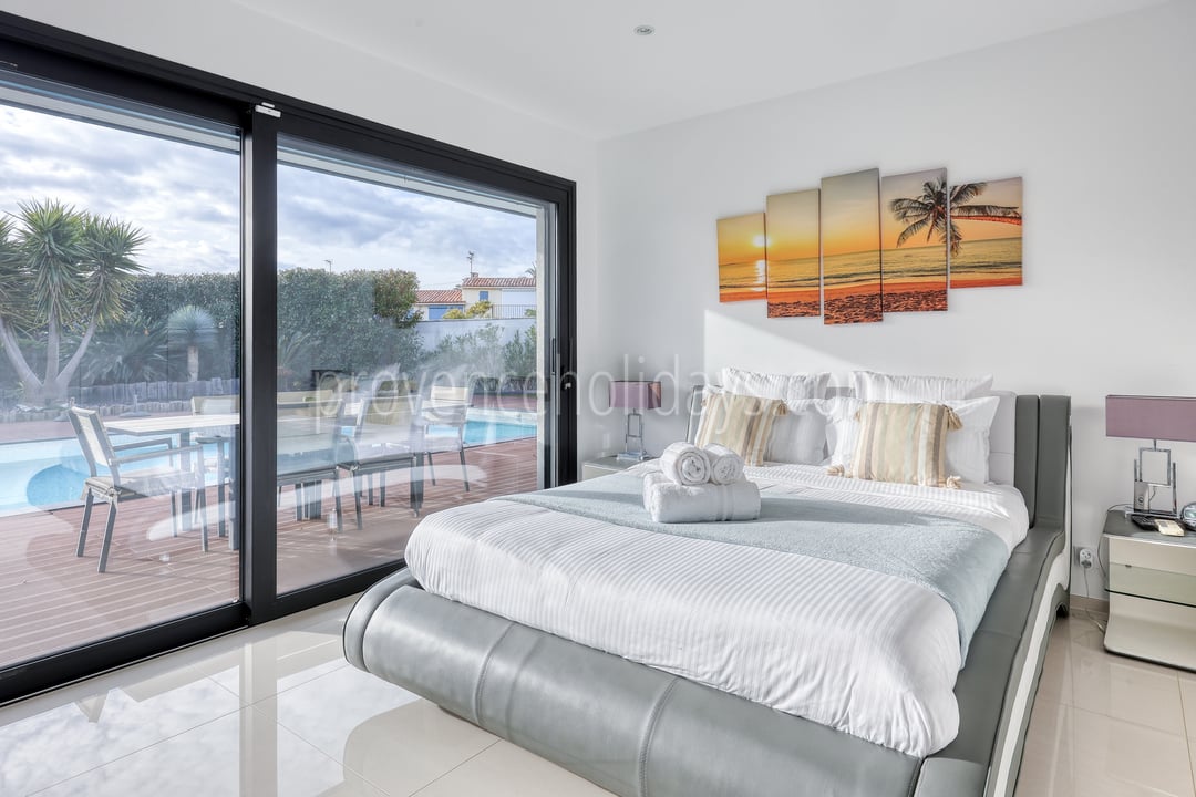 3 - Villa Sea Pearl: Villa: Bedroom