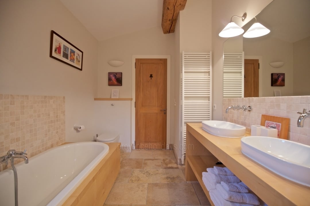 17 - Mas Tranquil: Villa: Bathroom