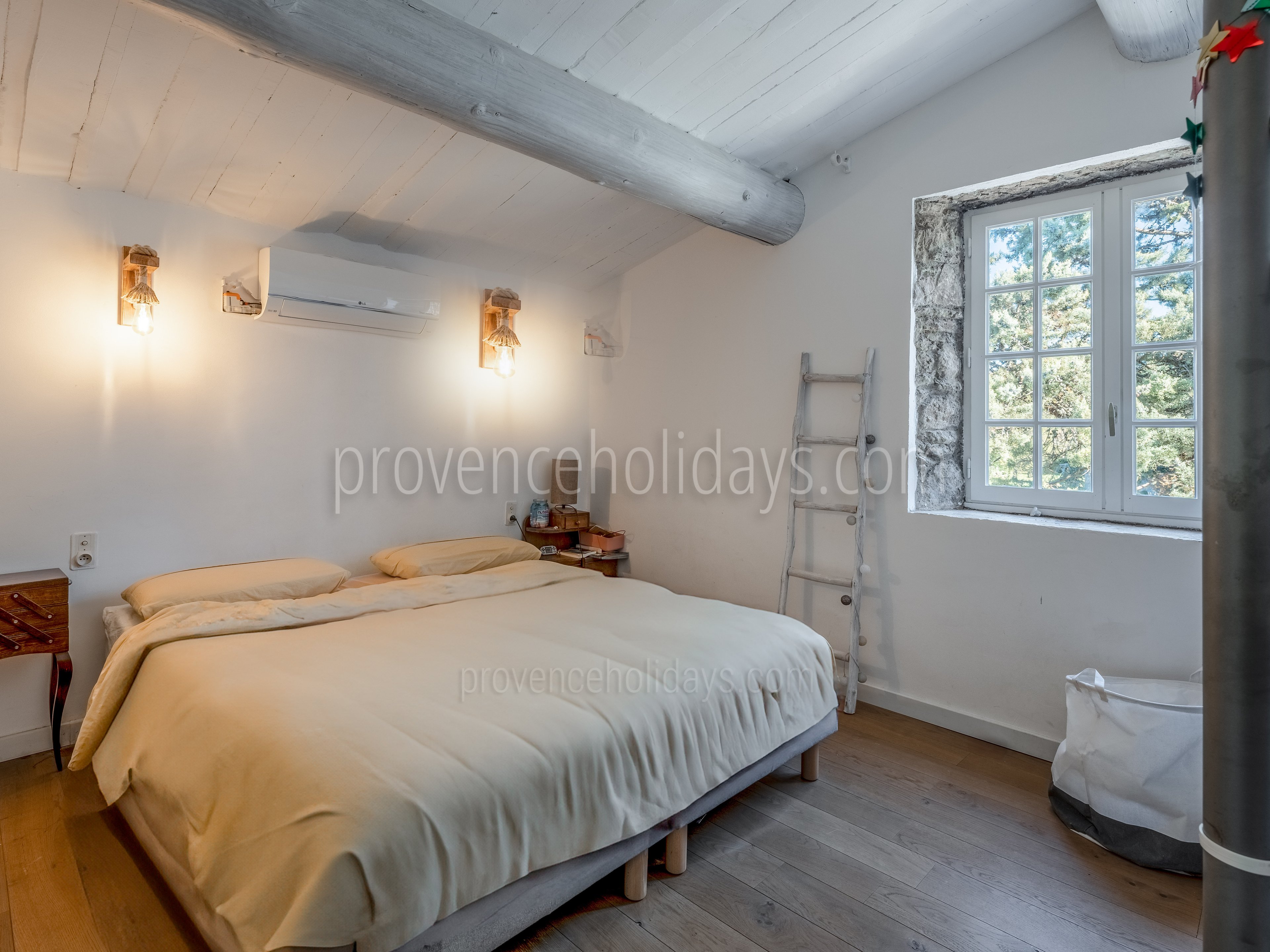 13 - Villa Douce Provence: Villa: Bedroom
