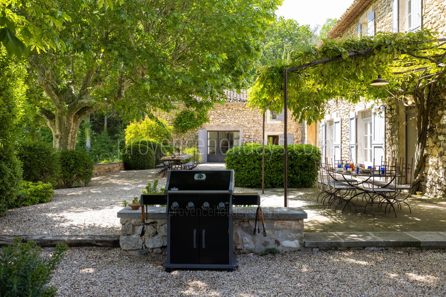 19 - Petite Bastide de Goult: Villa: Exterior