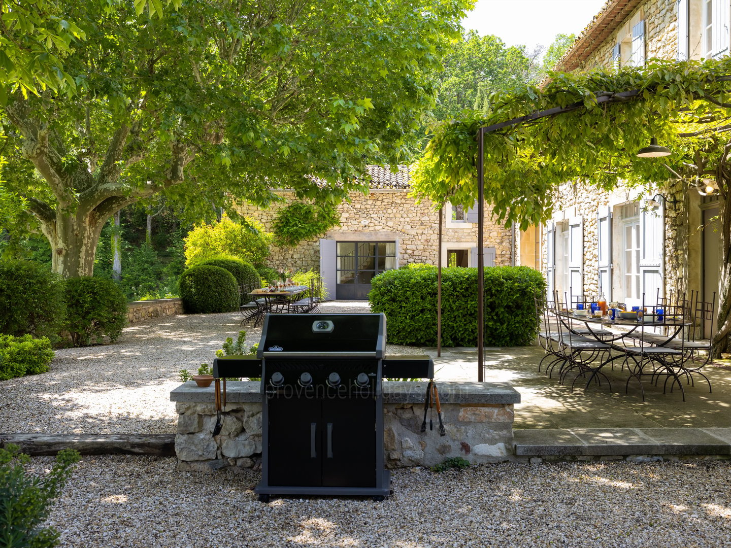 18 - Petite Bastide de Goult: Villa: Exterior