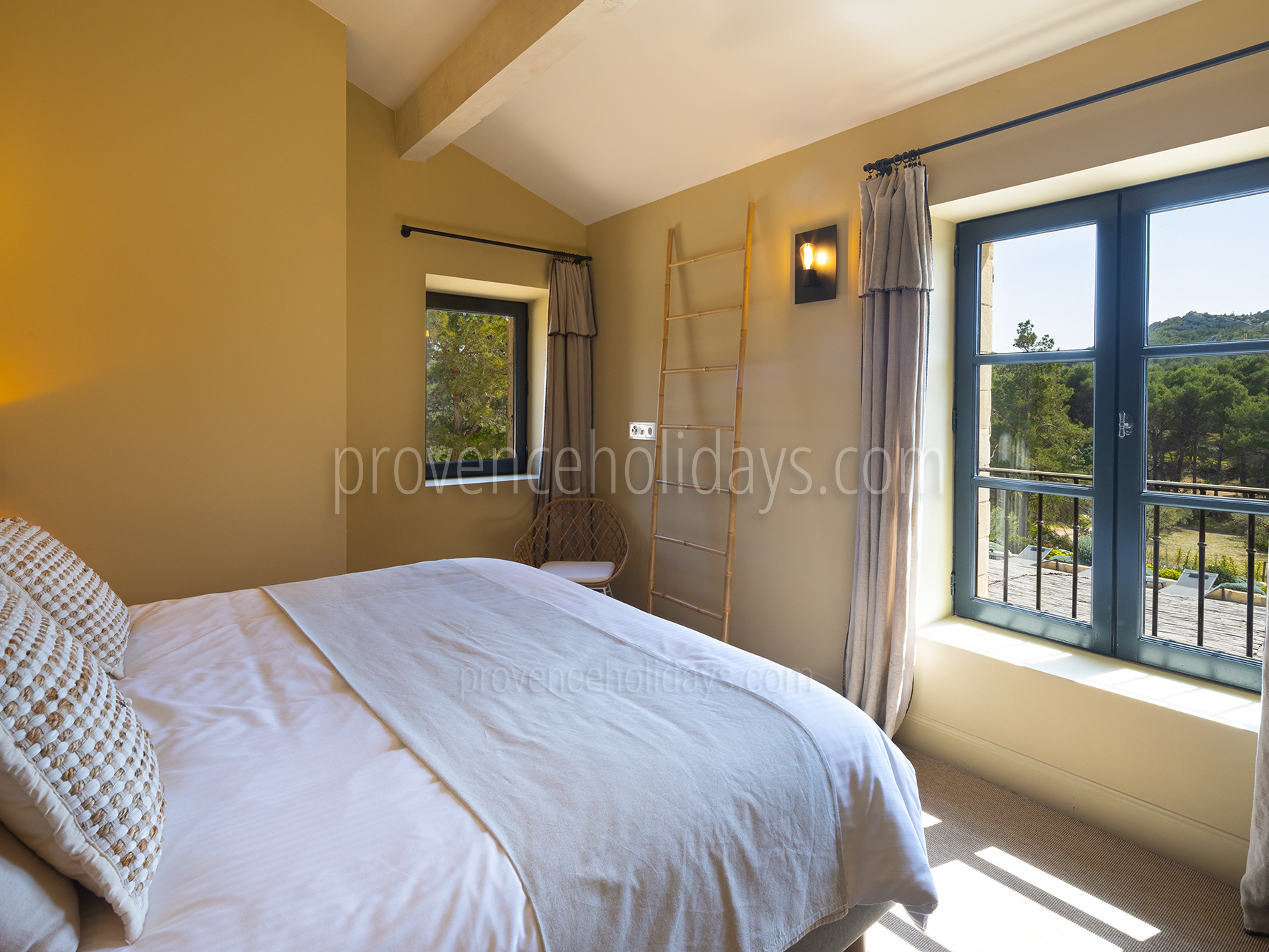 30 - Mas de Provence: Villa: Bedroom