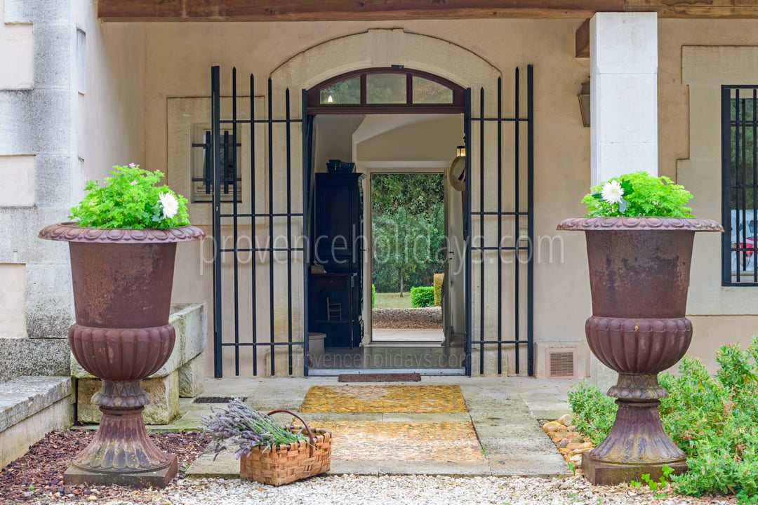 10 - Le Mas des Roses: Villa: Exterior