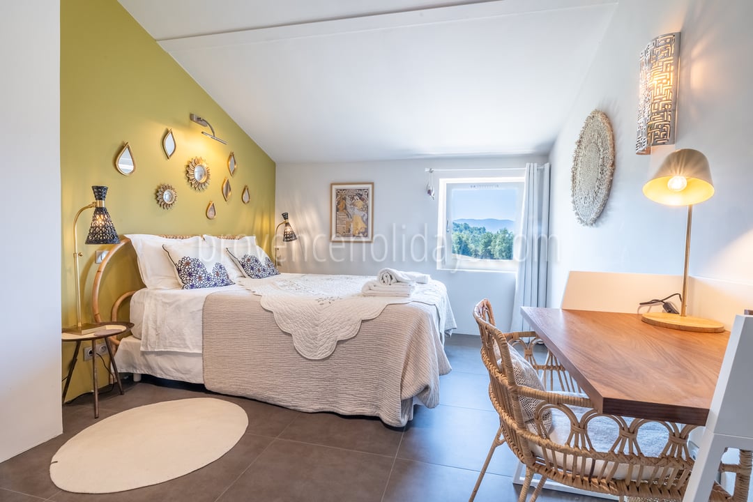 25 - Le Mas du Vallon: Villa: Bedroom