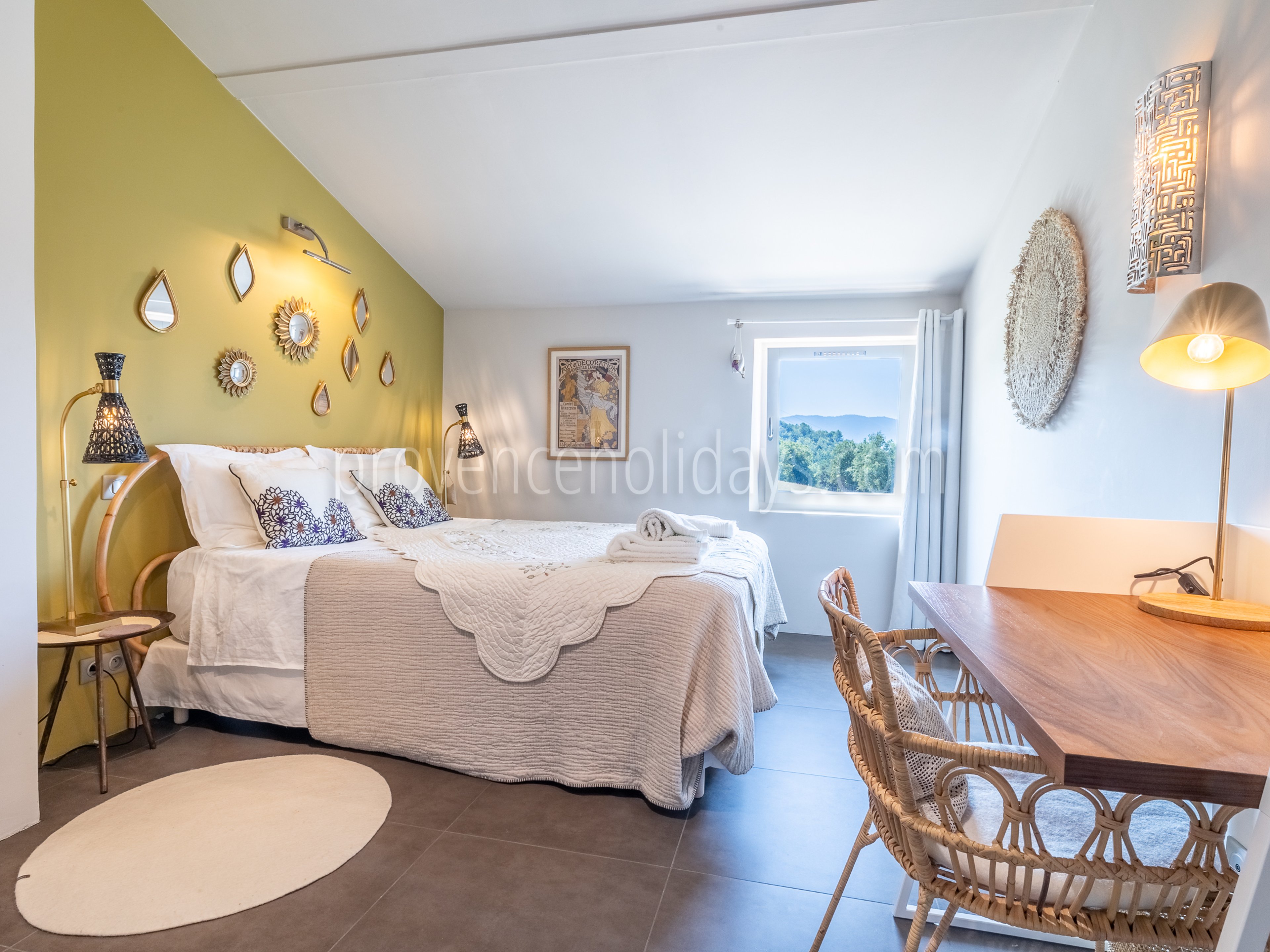 25 - Le Mas du Vallon: Villa: Bedroom