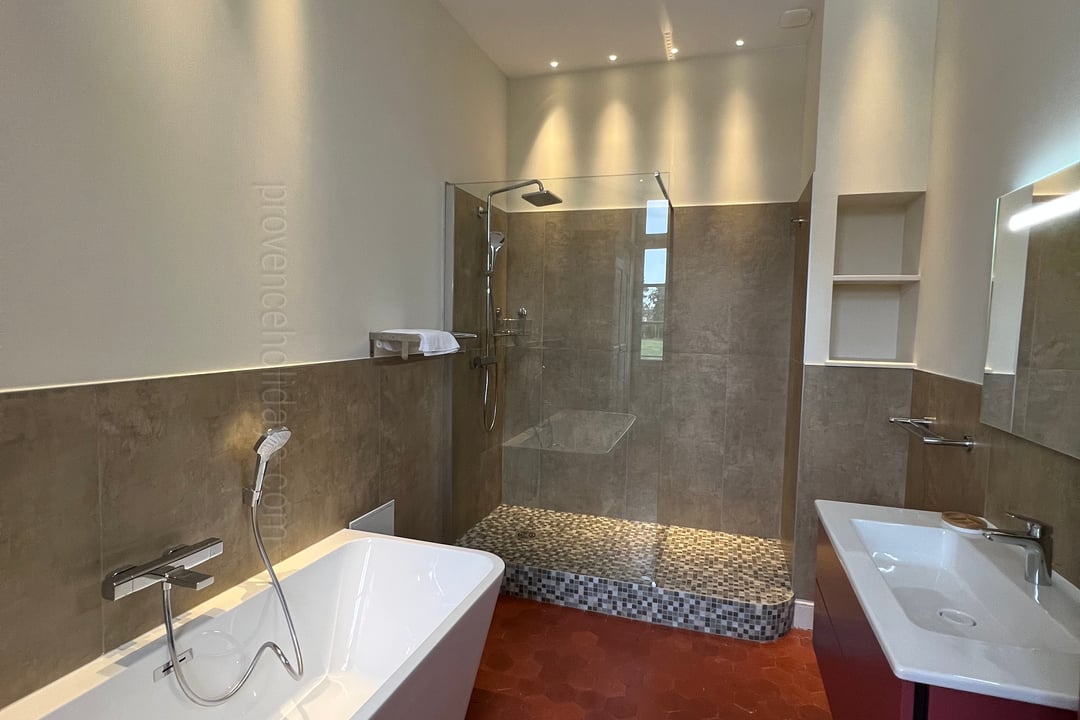 16 - La Maison Bourgeoise: Villa: Bathroom