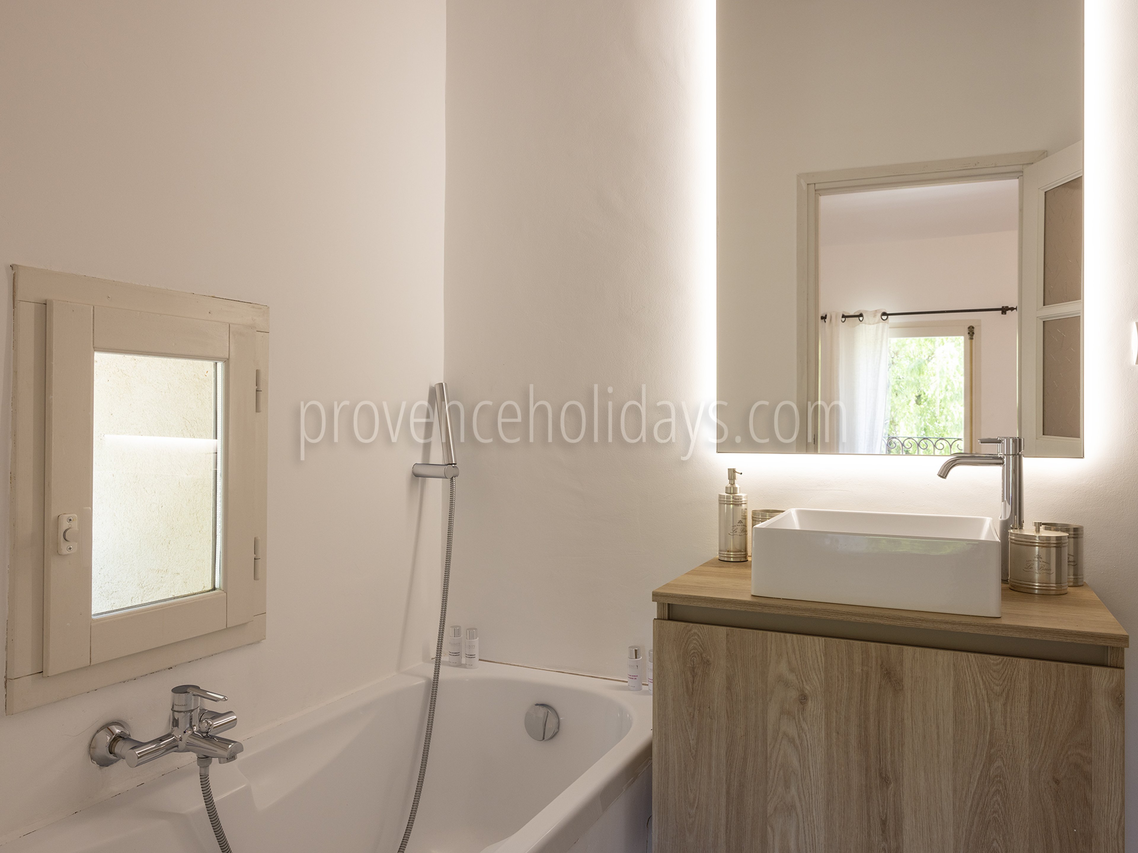 38 - Mas du Carlet: Villa: Bathroom