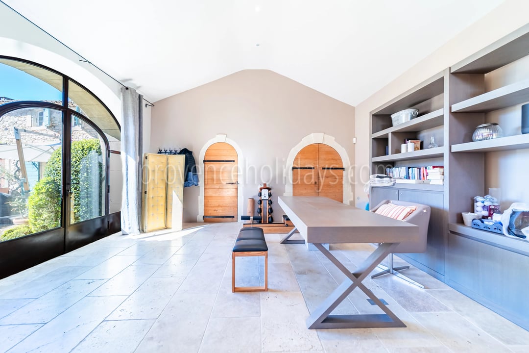 9 - Mas with inner courtyard in Gordes: Villa: Interior