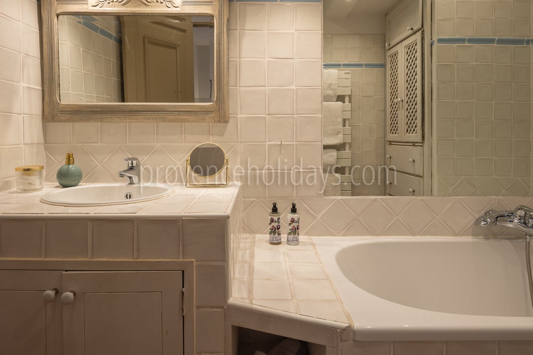 13 - Le Mas des Magnans: Villa: Bathroom