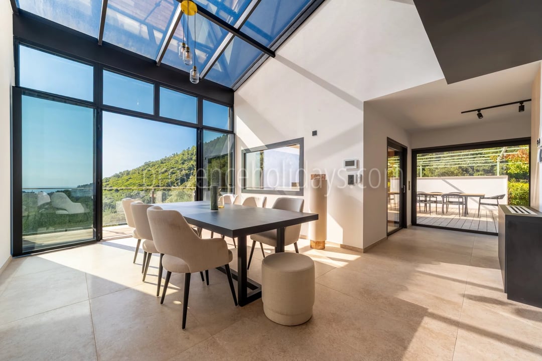 2 - Hedendaagse villa in Cavalaire-sur-Mer: Villa: Exterior