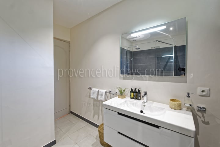 21 - Villa Garrigue: Villa: Bathroom