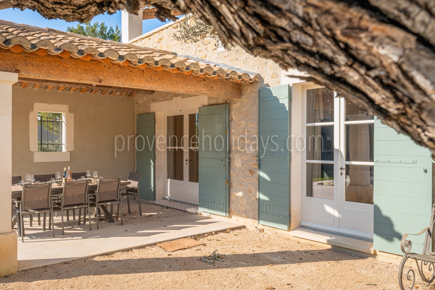 2 - Mas Lucie: Villa: Exterior