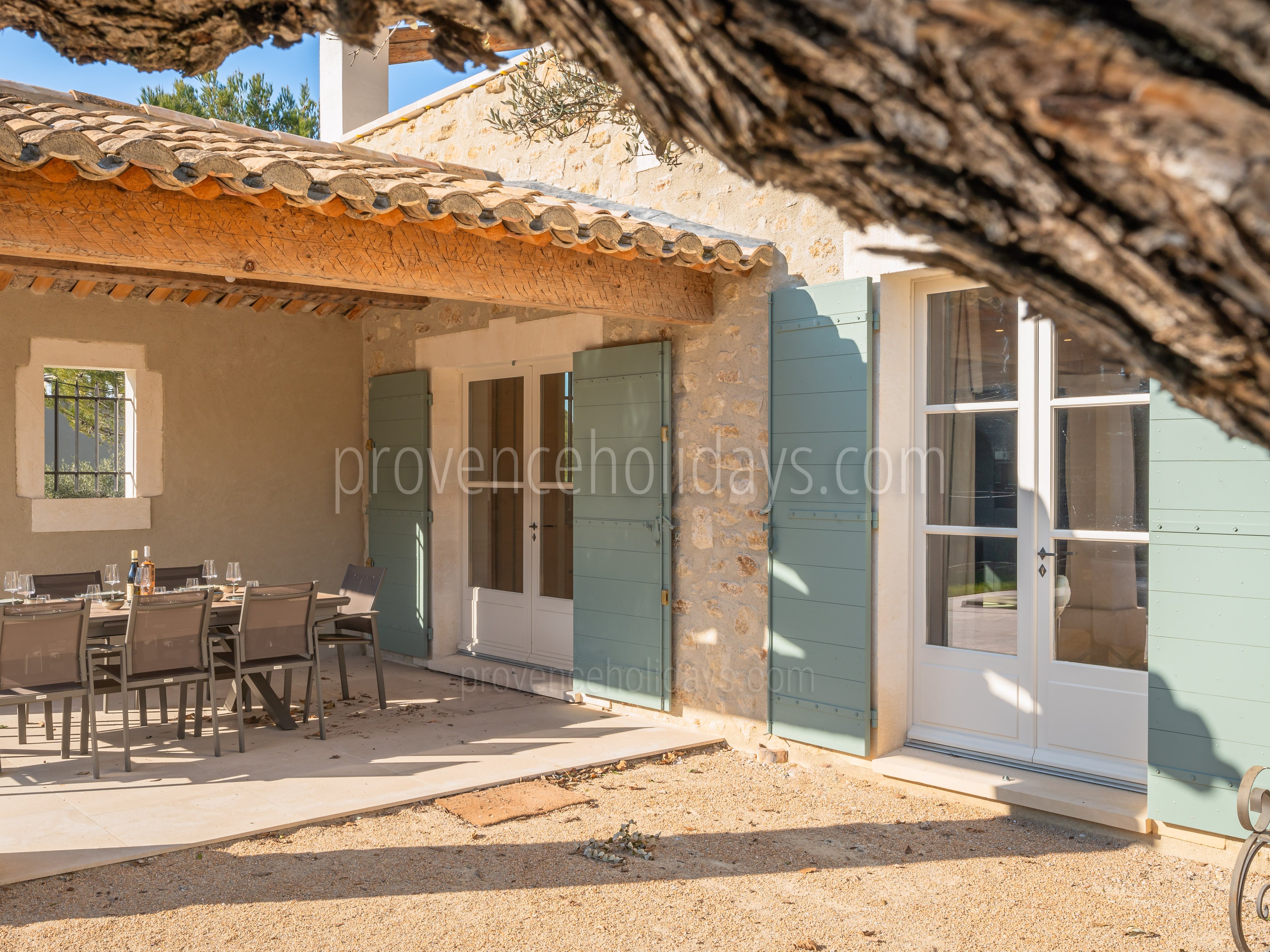 2 - Mas Lucie: Villa: Exterior