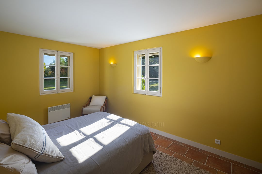 53 - Mas provence: Villa: Bedroom