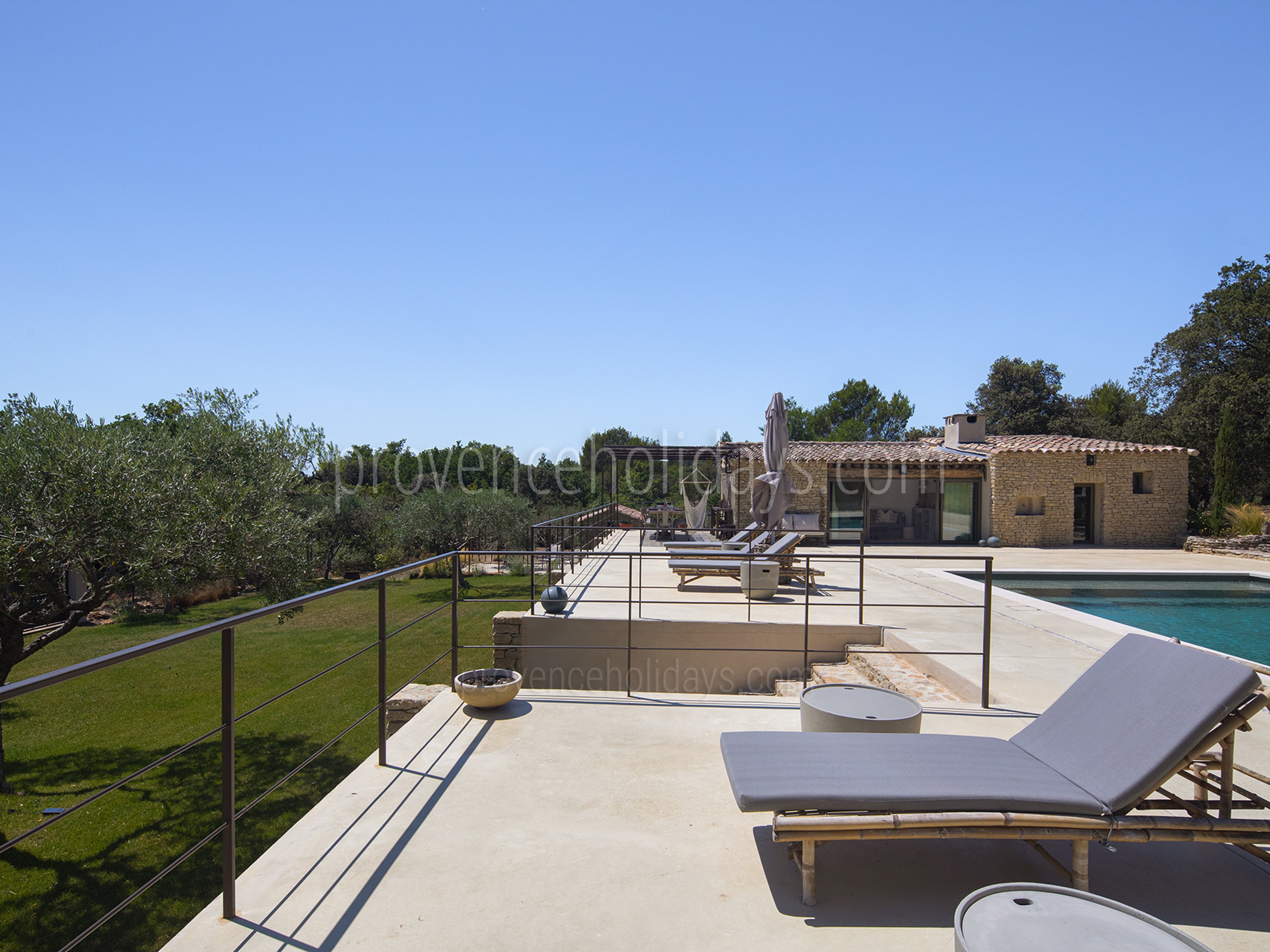 21 - Escapade en Luberon: Villa: Exterior