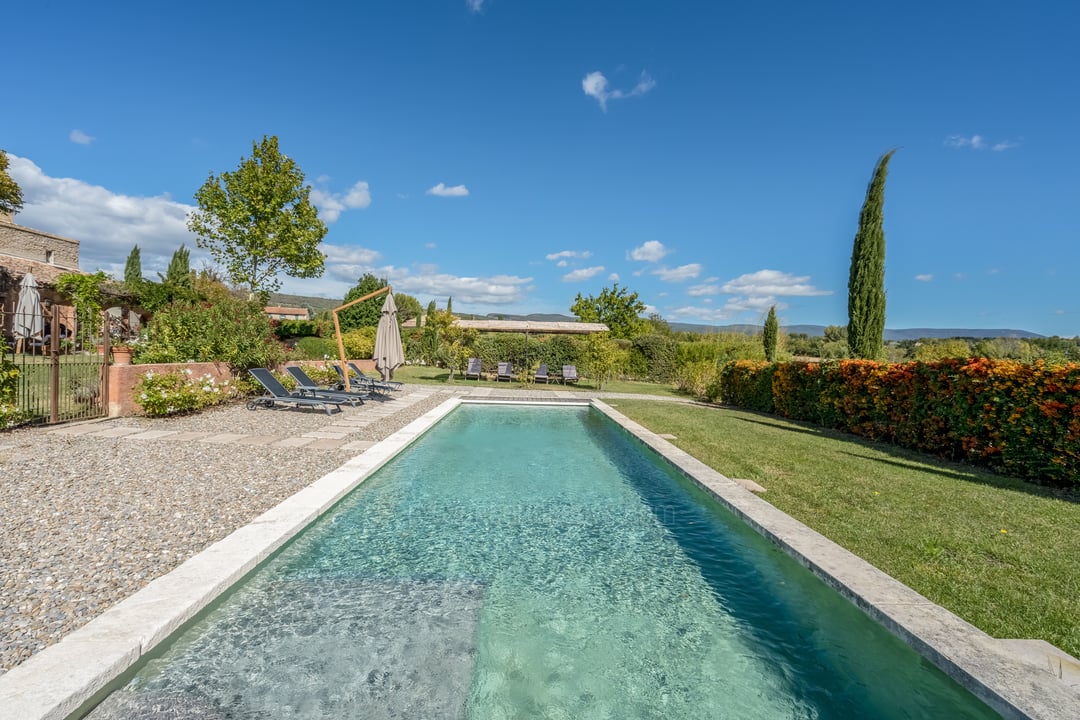 Charming holiday rental with a heated pool near Roussillon 4 - Mas des Barbiers: Villa: Pool