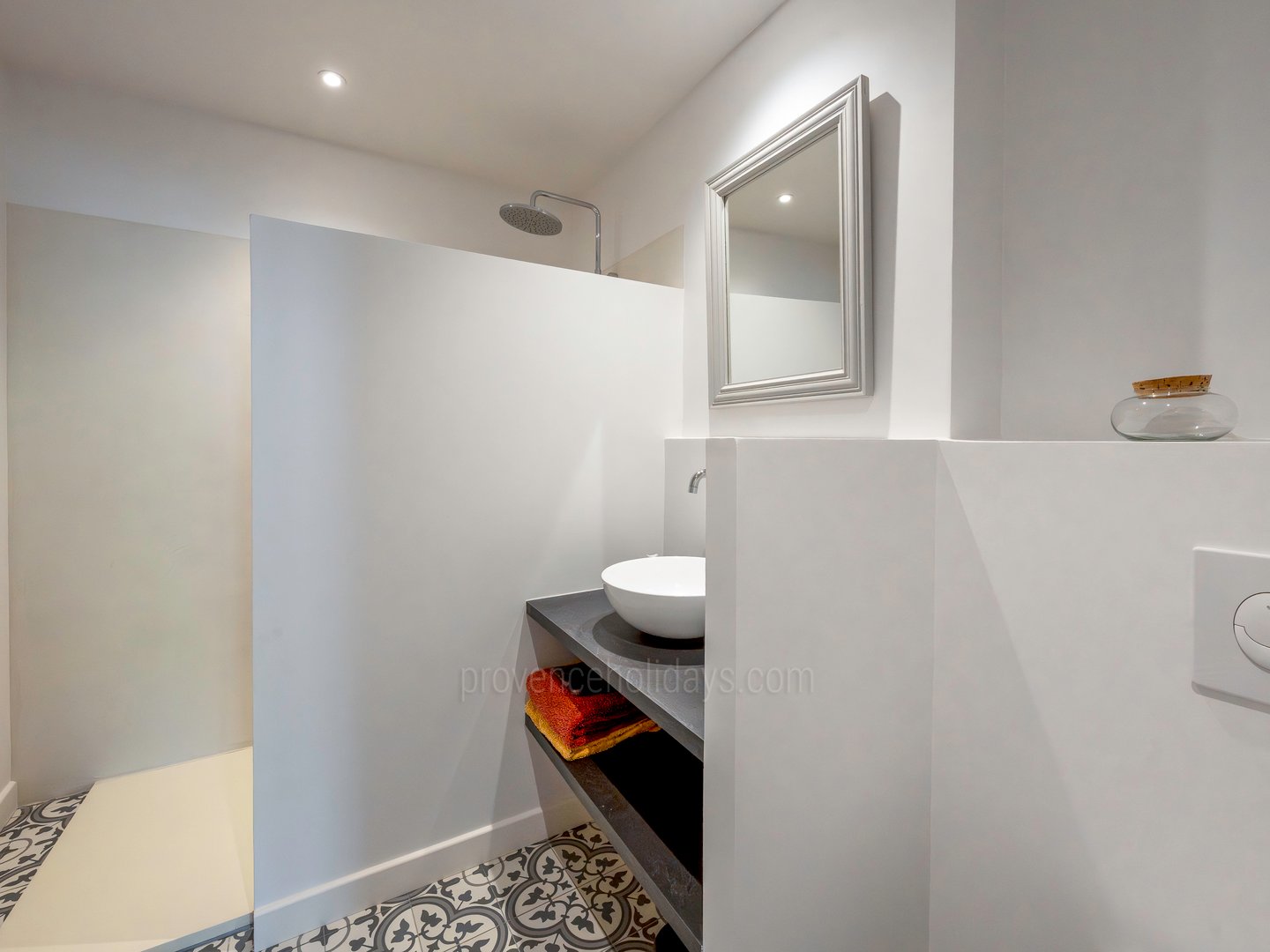 25 - La Vieille Grange: Villa: Bathroom 1