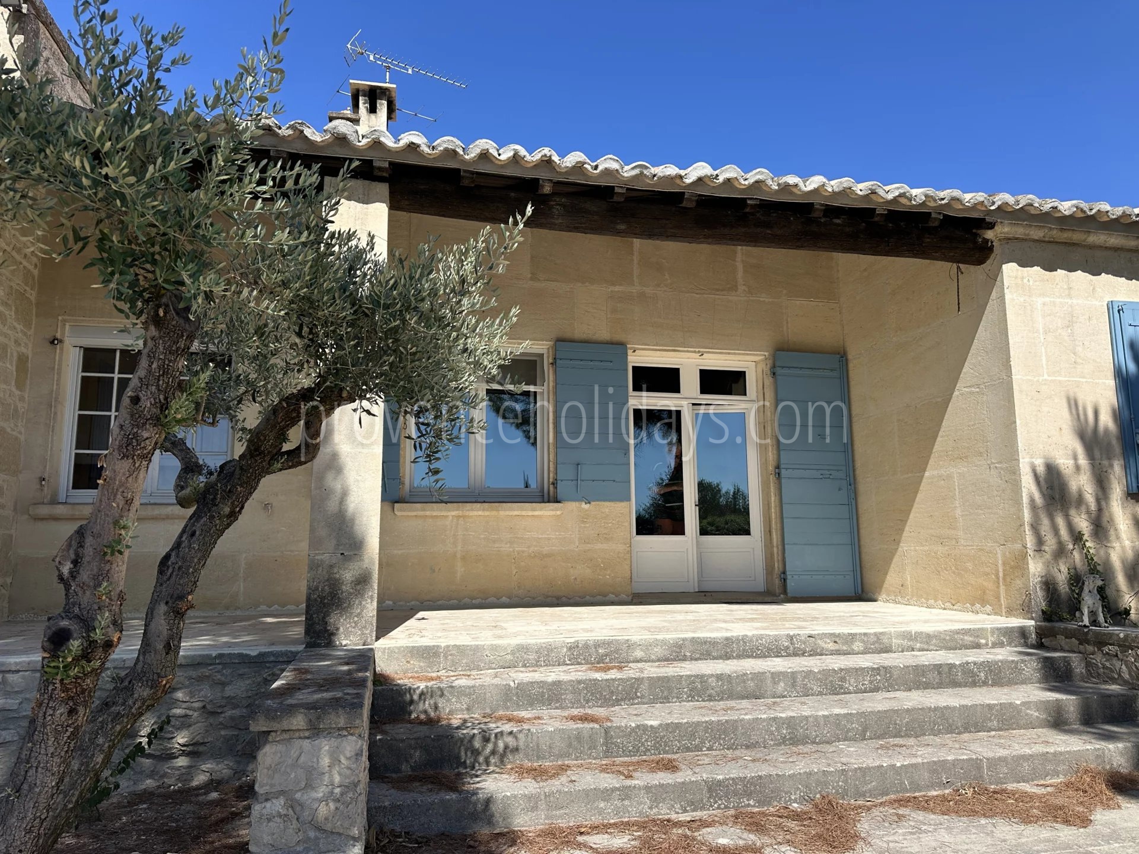 24 - Gerenoveerd huis in Fontvieille: Villa: Exterior
