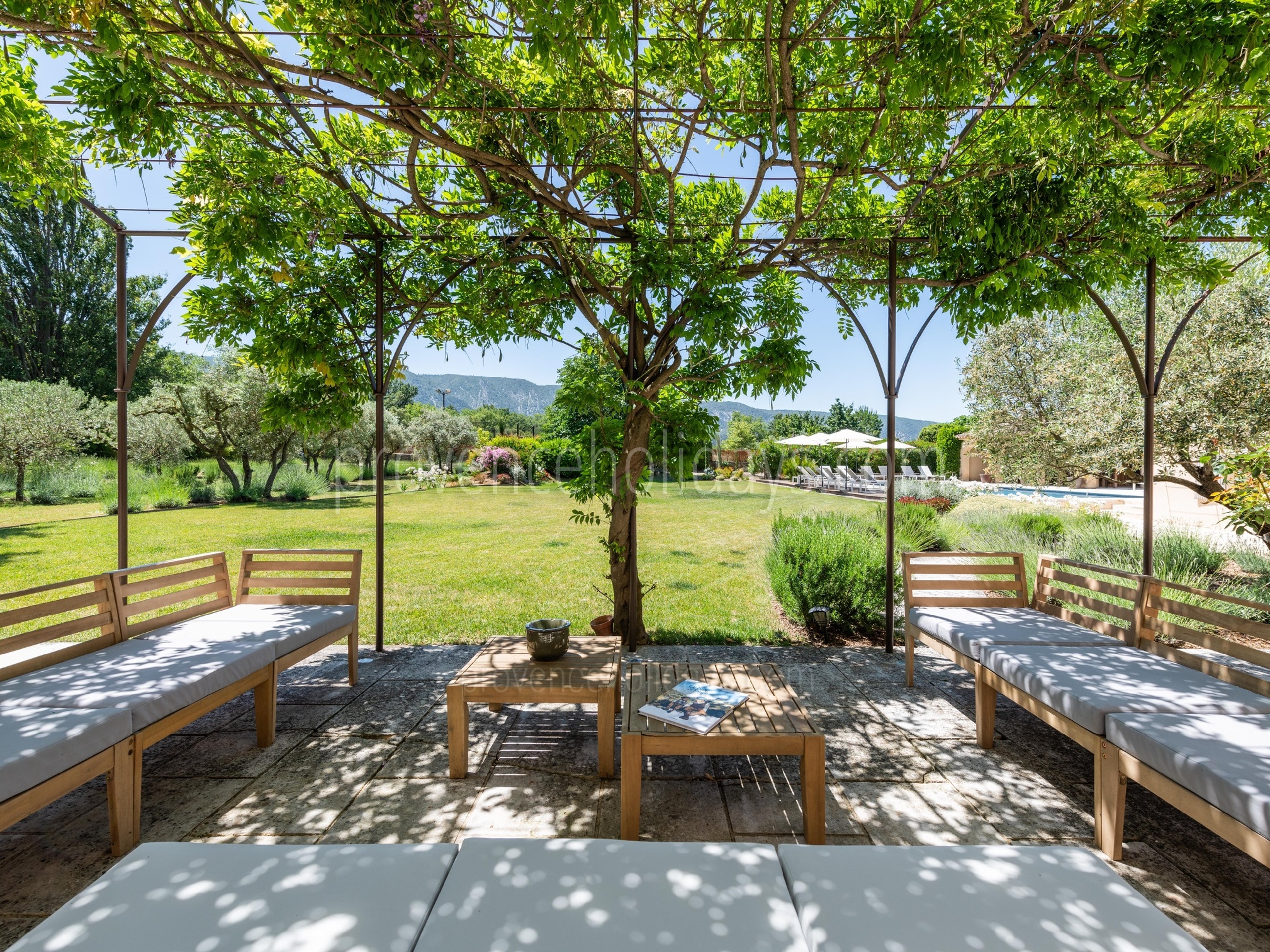 19 - Bastide Gergouven: Villa: Exterior