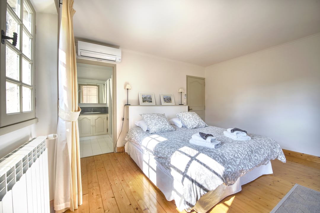 22 - Le Dolmen du Midi: Villa: Bedroom