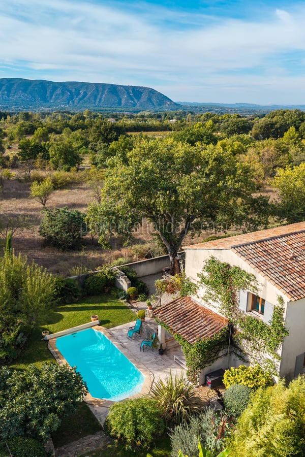 1 - Karaktervol huis in Cabrières-d’Avignon: Villa: Exterior
