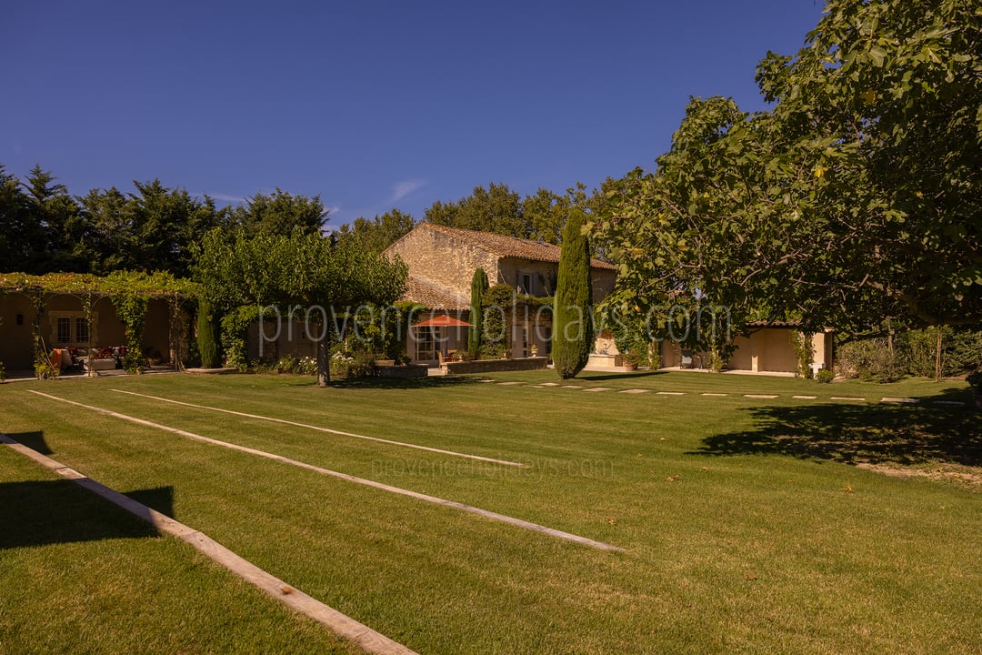 51 - Le Mas des Magnans: Villa: Exterior