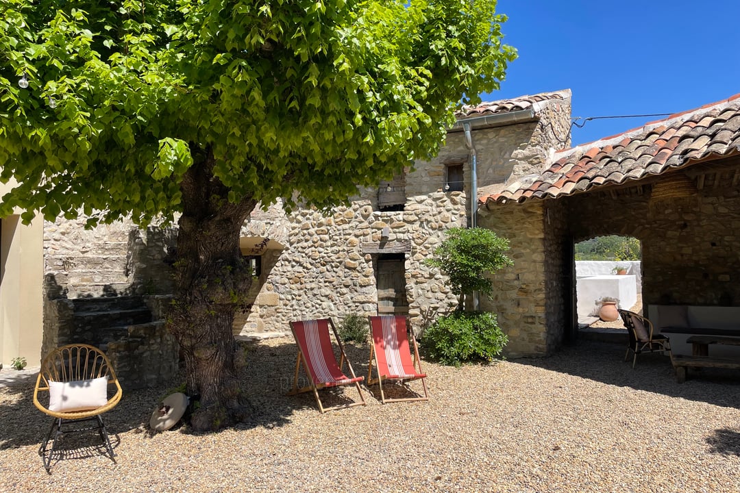 14 - Mas de Seguret: Villa: Exterior