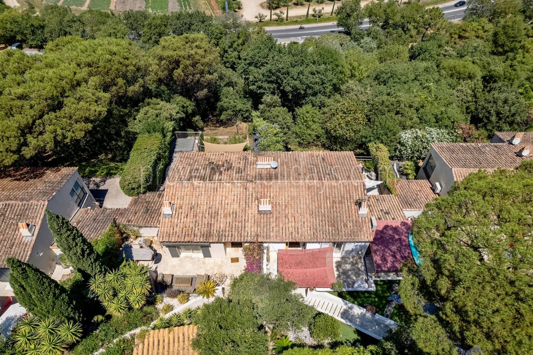 6 - Quiet house in Gassin: Villa: Exterior