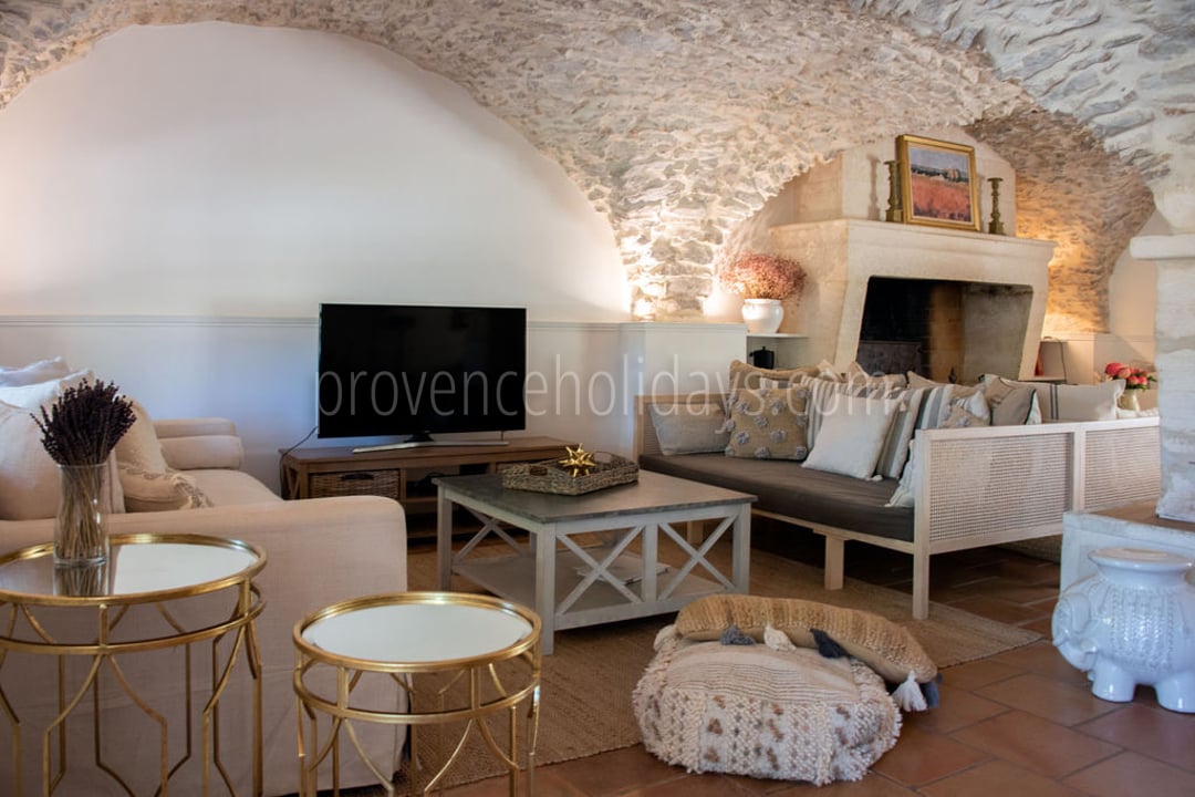 24 - Mas Mouriès: Villa: Interior
