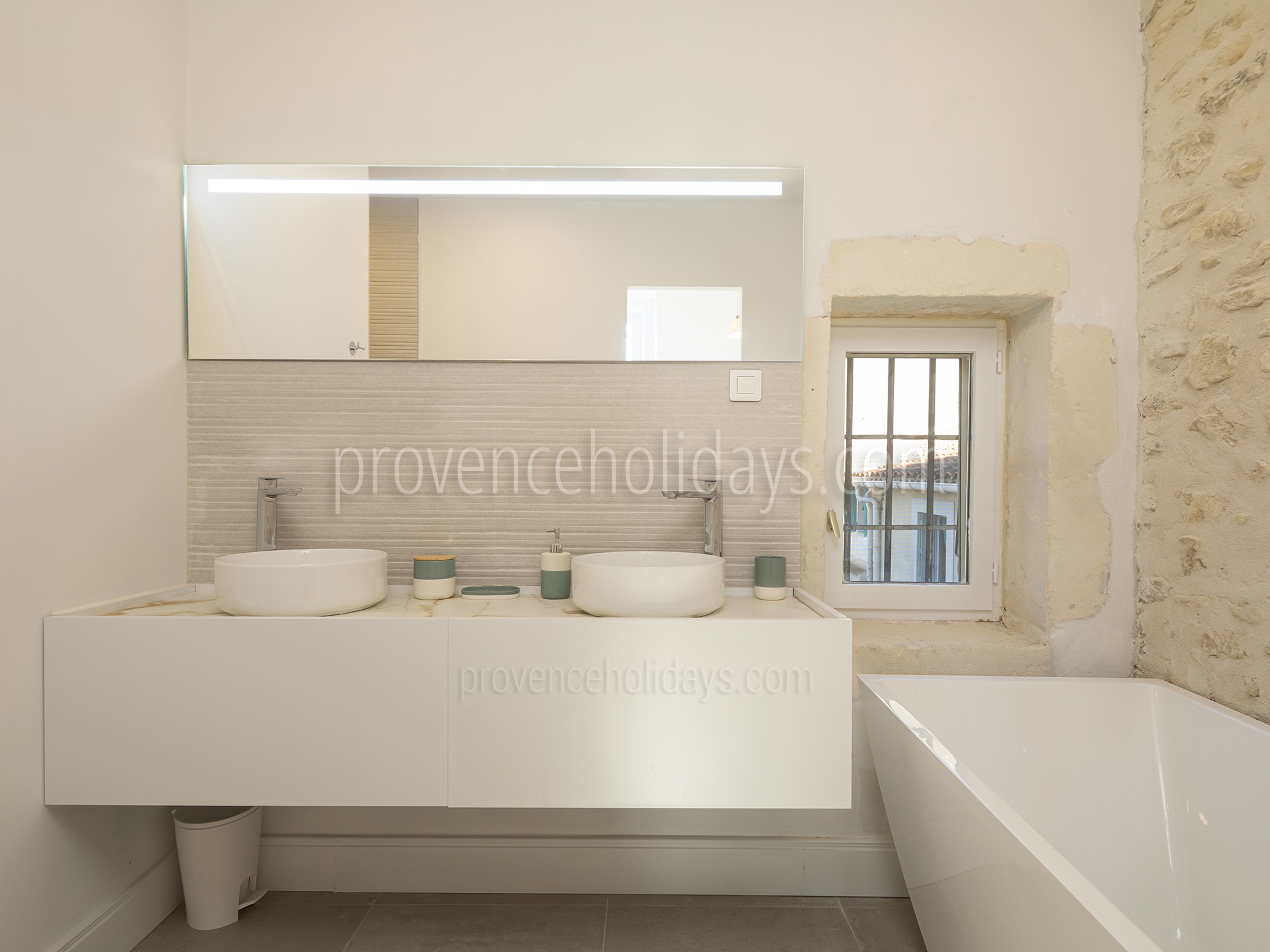 26 - Maison Augustin: Villa: Bathroom