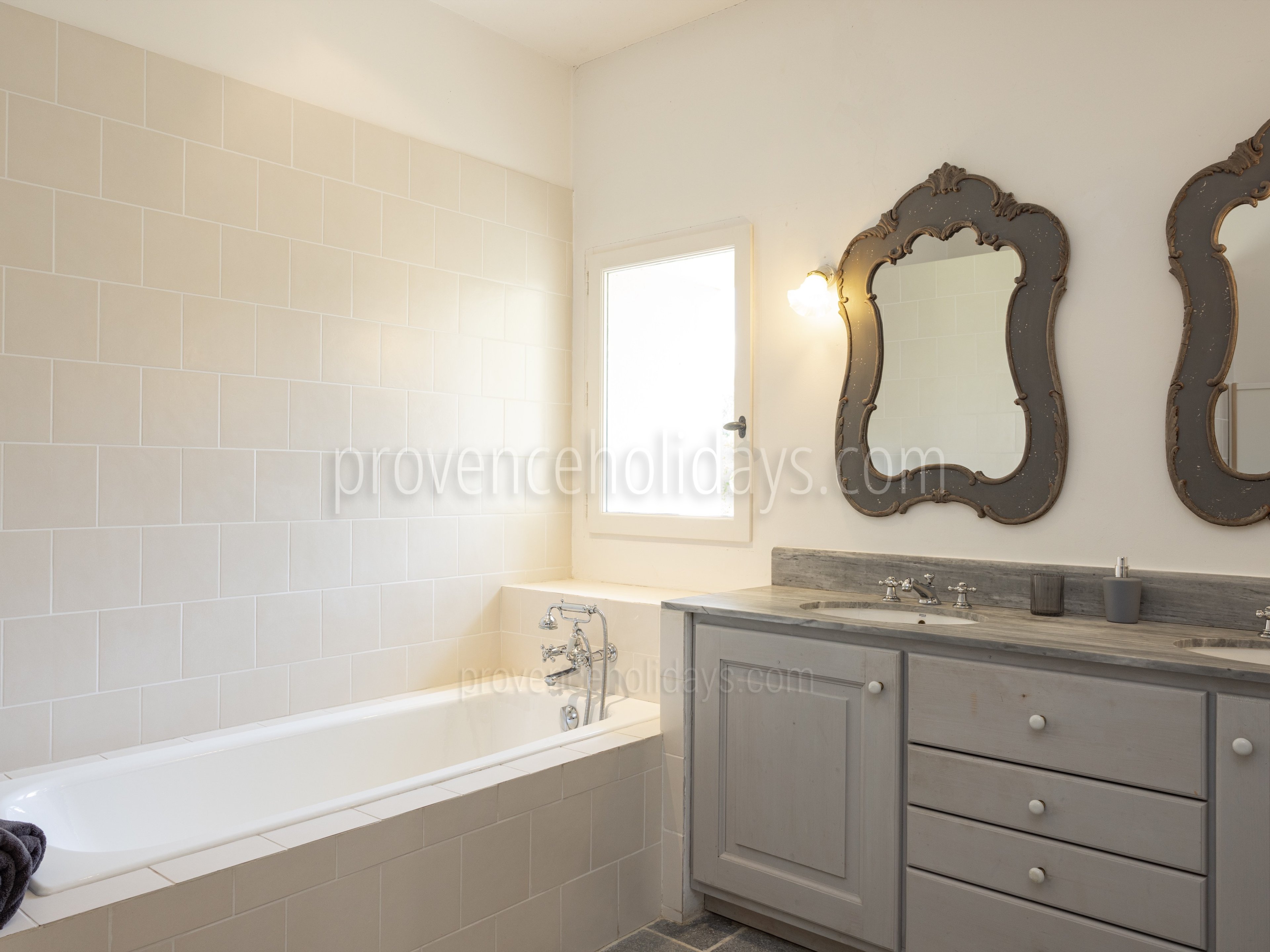 46 - Bastide de Goult: Villa: Bedroom - Shared between Petite et Grande Ourse