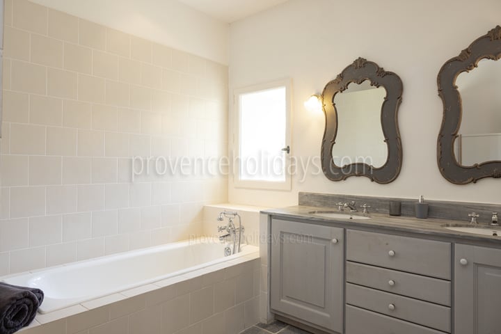 46 - Bastide de Goult: Villa: Bedroom - Shared between Petite et Grande Ourse
