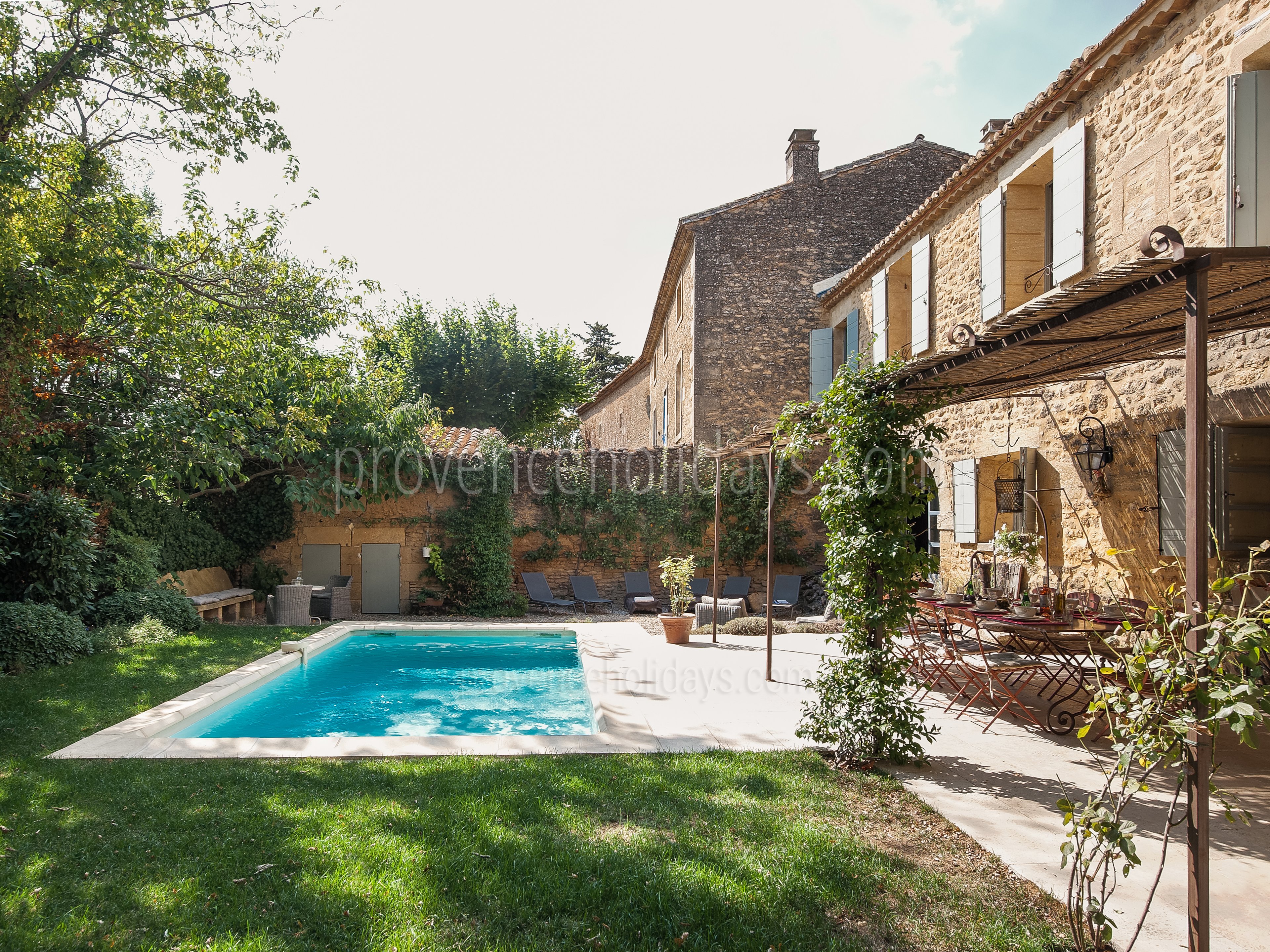 12 - Mas Pont-du-Gard: Villa: Exterior