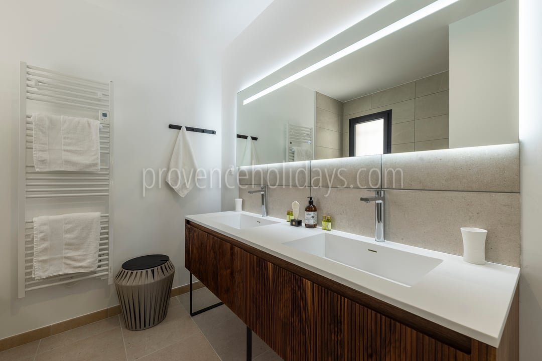 17 - Villa des Cigales: Villa: Bathroom