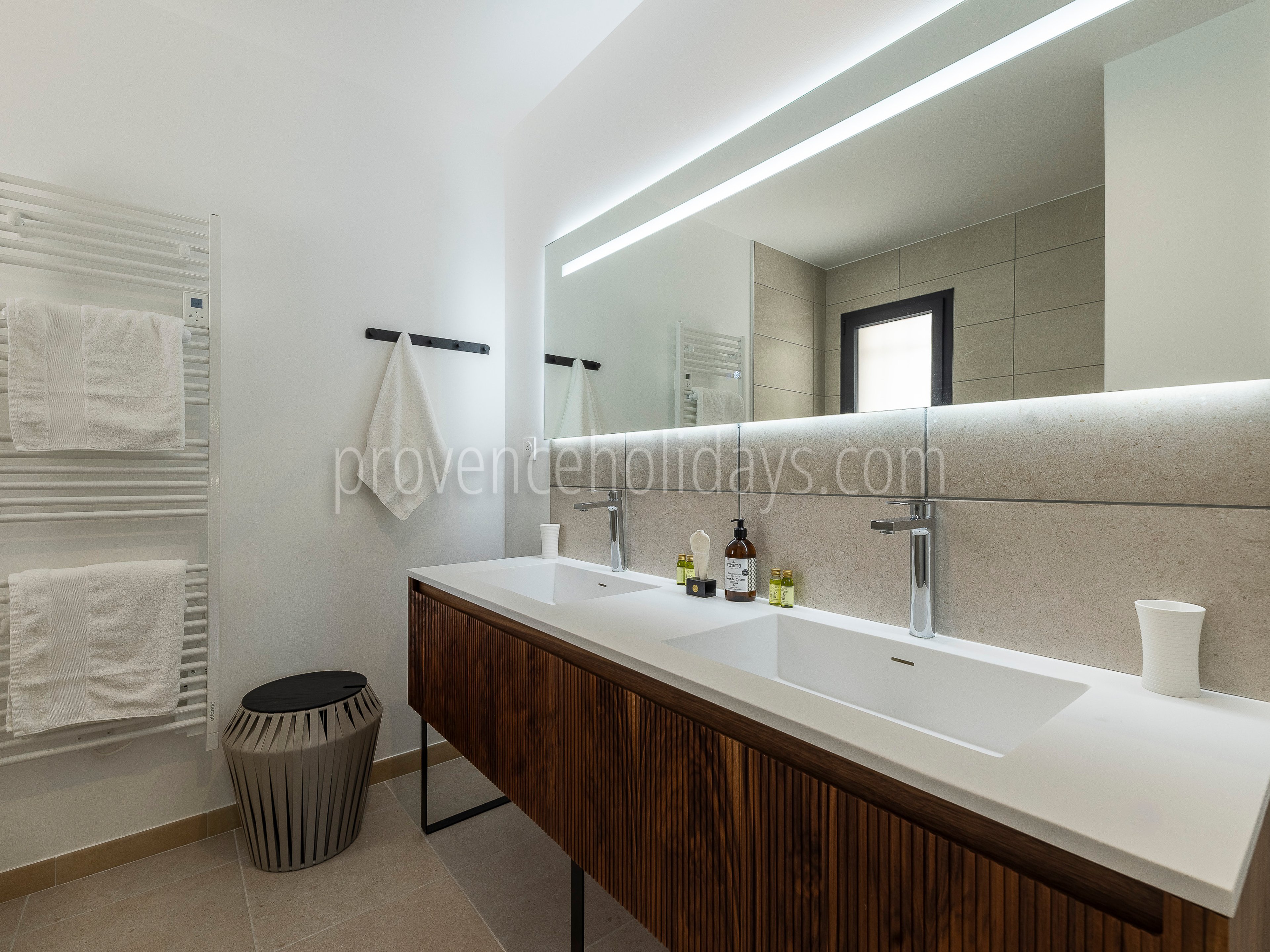 17 - Villa des Cigales: Villa: Bathroom
