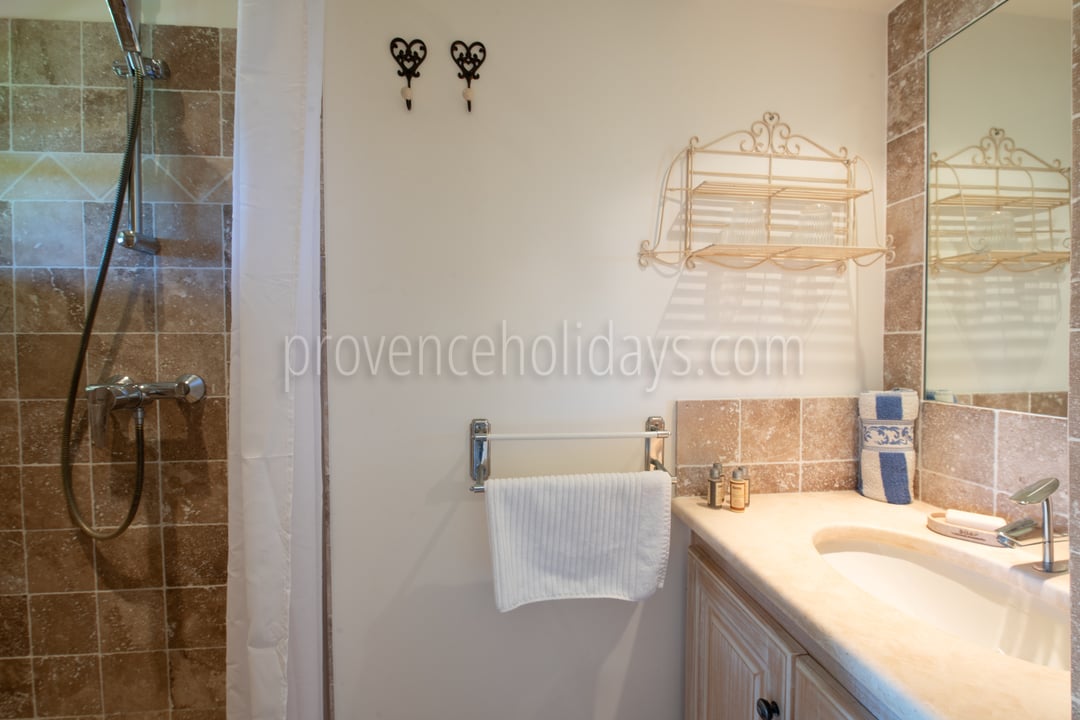 11 - Villa Poppy: Villa: Bathroom