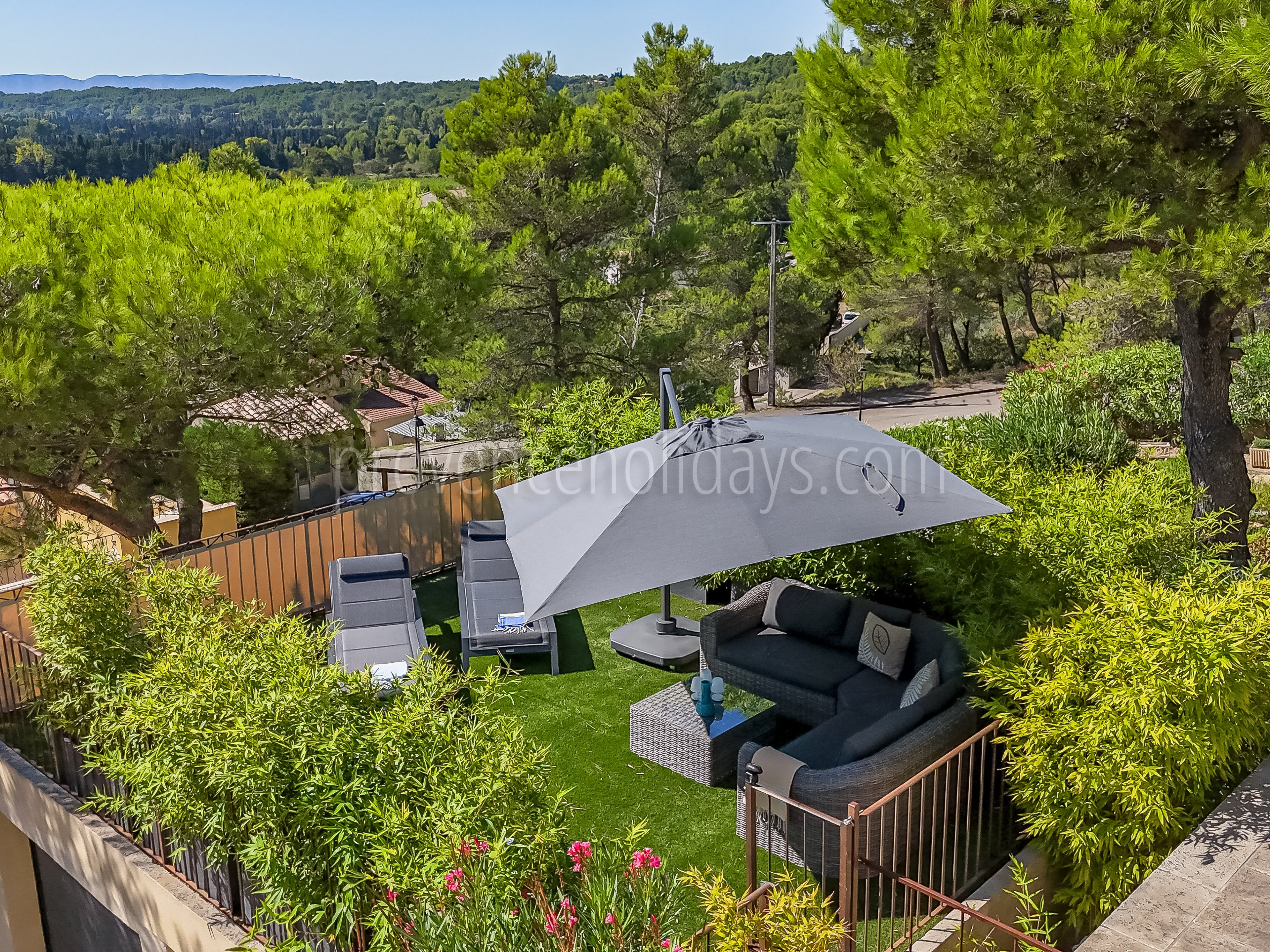 11 - La Pinède: Villa: Exterior