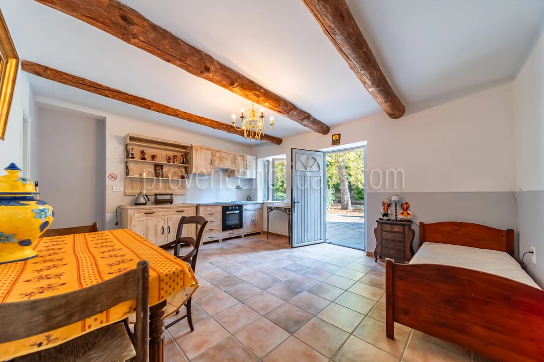 10 - Character estate in Cucuron: Villa: Interior