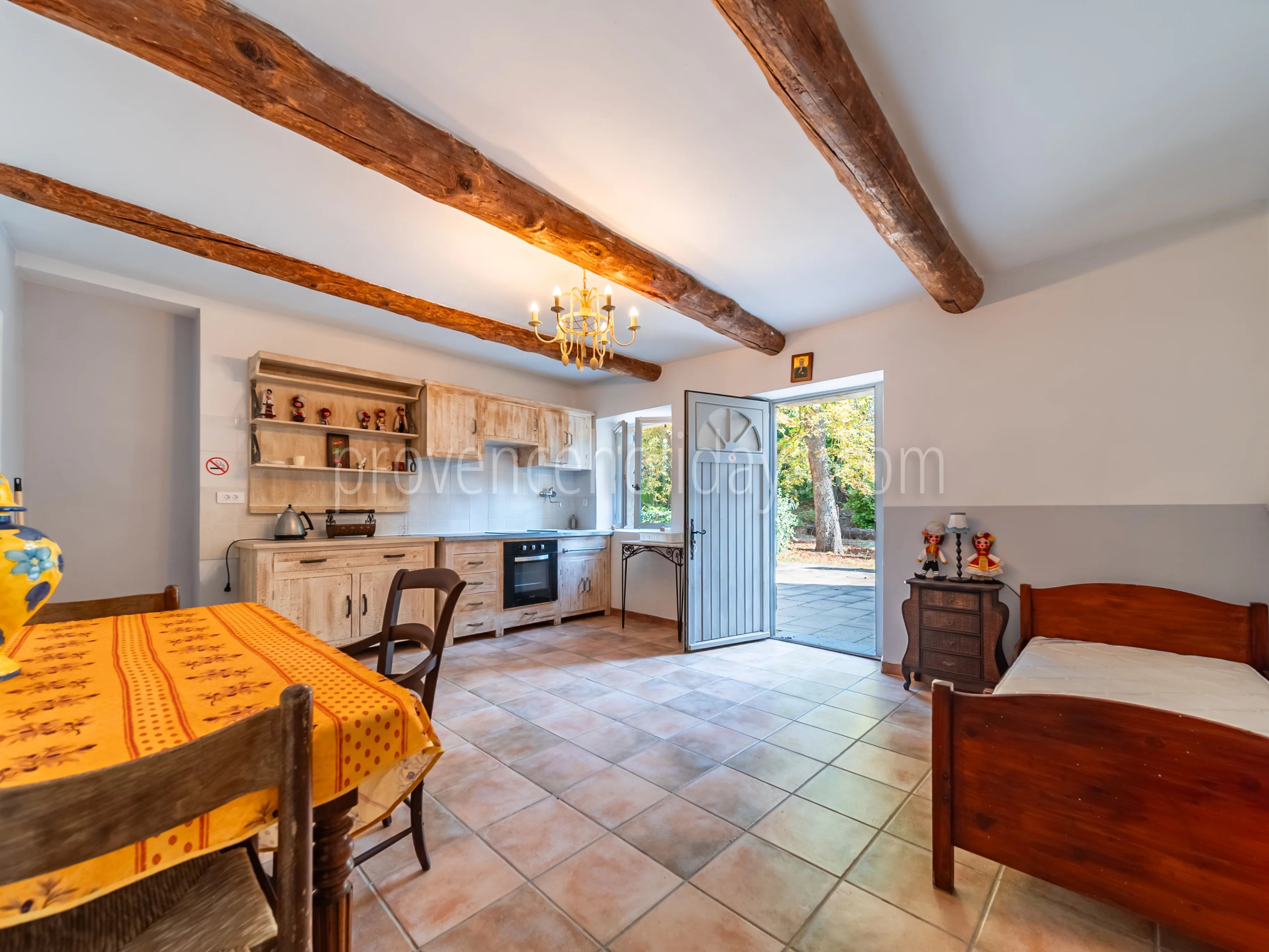 10 - Character estate in Cucuron: Villa: Interior