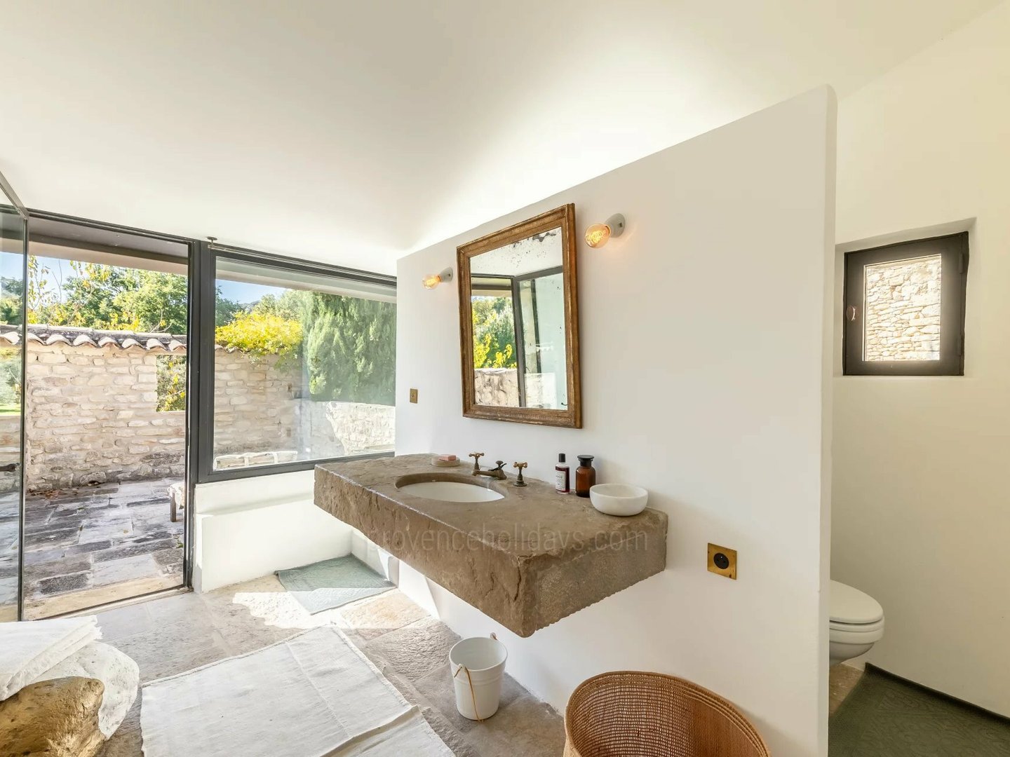 11 - Le Vallon Secret: Villa: Bathroom